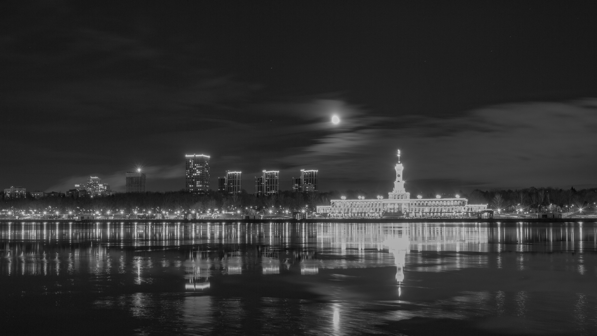 City night lights - My, The photo, Canon, Moscow, Night, Night city, Lights, River Station, Architecture, Moscow Canal, River, Black and white, Tb color, Longpost, moon