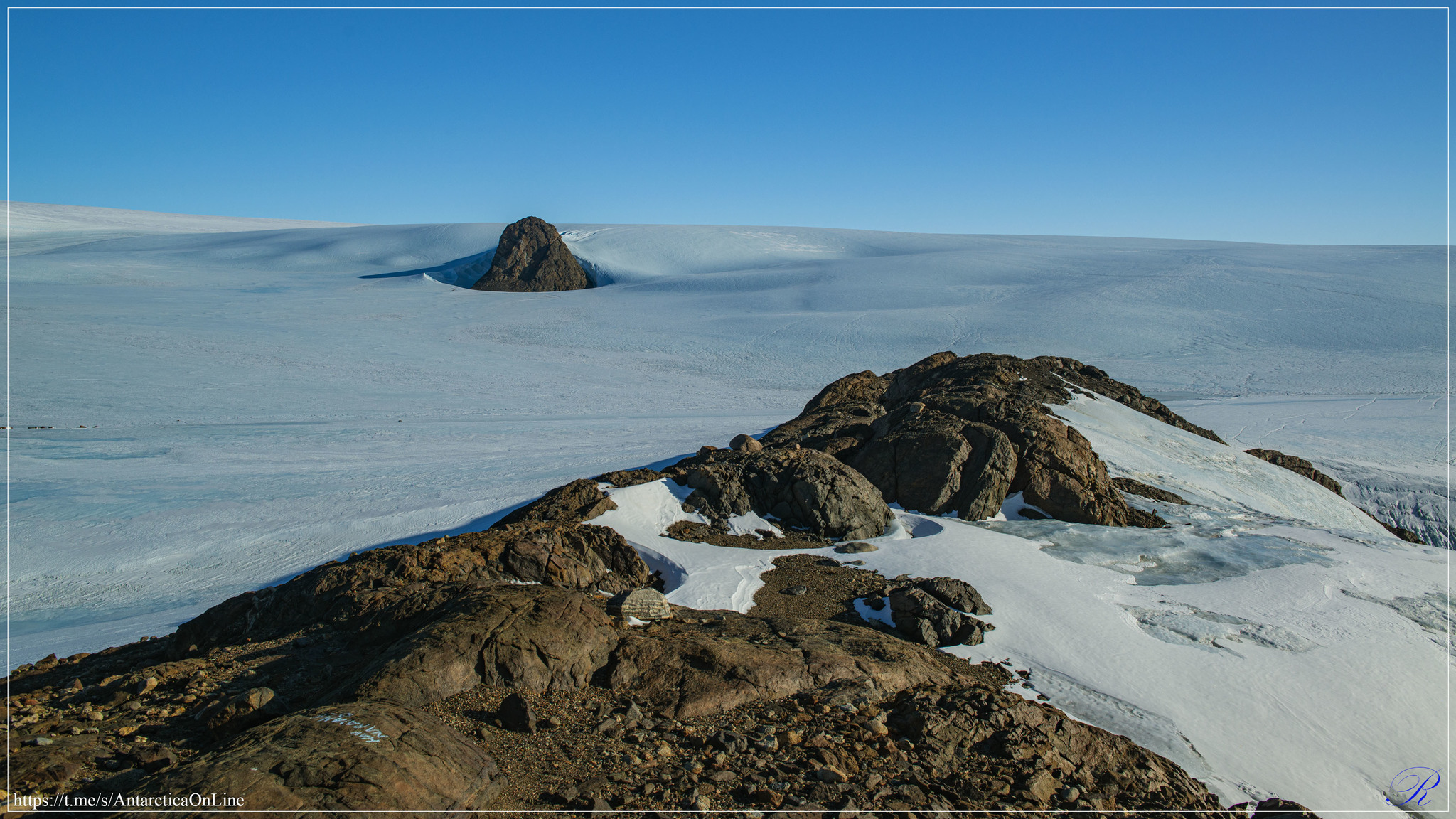 Hike to the nunatak Finger Part 1/2 - My, Antarctica, Antarctica On-Line, Novolazarevskaya Station, Longpost, Video, Caves