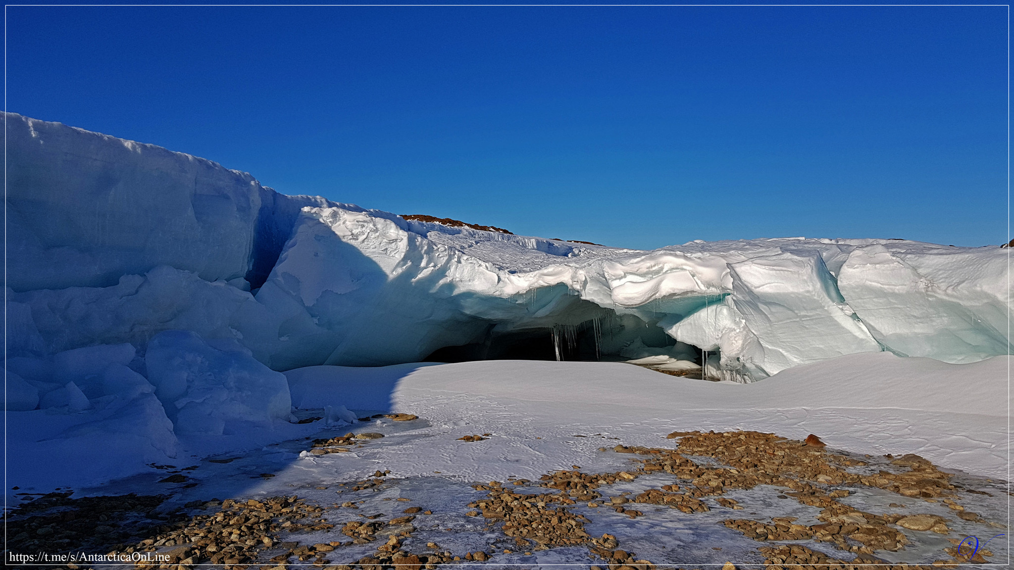 Hike to the nunatak Finger Part 1/2 - My, Antarctica, Antarctica On-Line, Novolazarevskaya Station, Longpost, Video, Caves