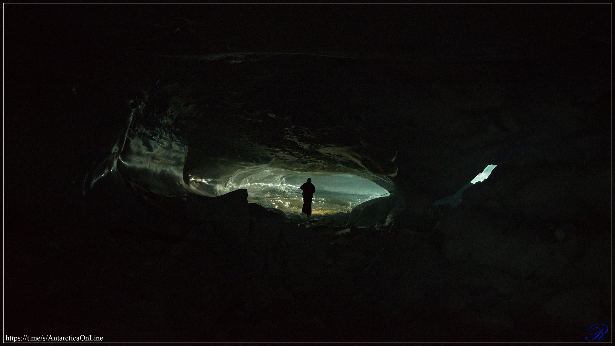 Hike to the nunatak Finger Part 1/2 - My, Antarctica, Antarctica On-Line, Novolazarevskaya Station, Longpost, Video, Caves