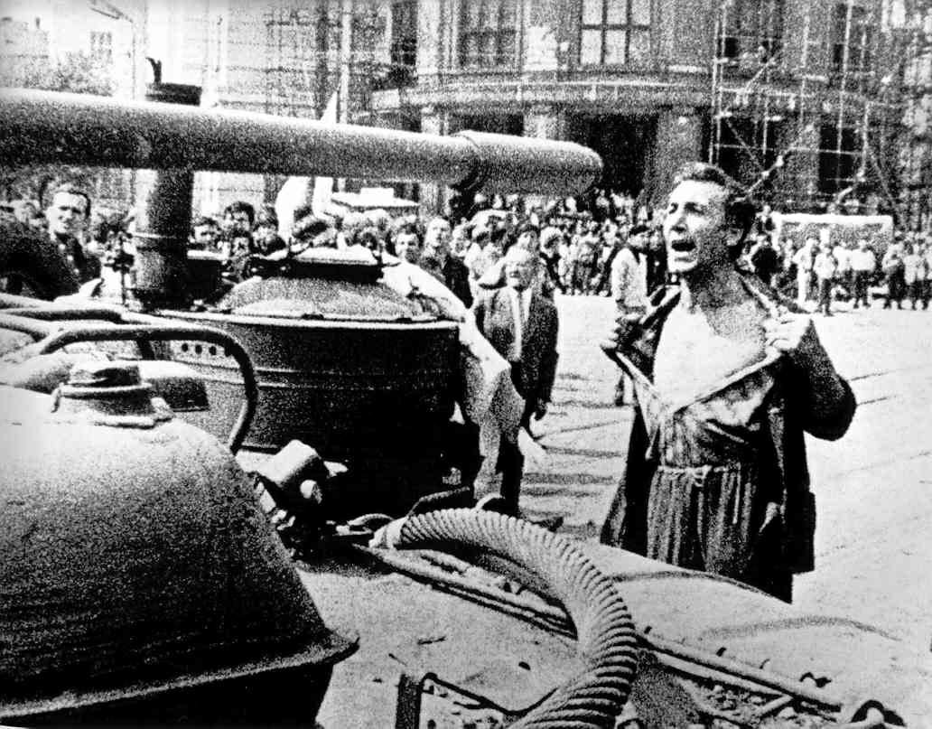 It's interesting: Prague. The year is 1968. Cech vs. Soviet Tank - Prague Spring, The photo, Deception, Tanks, Politics, Czechoslovakia