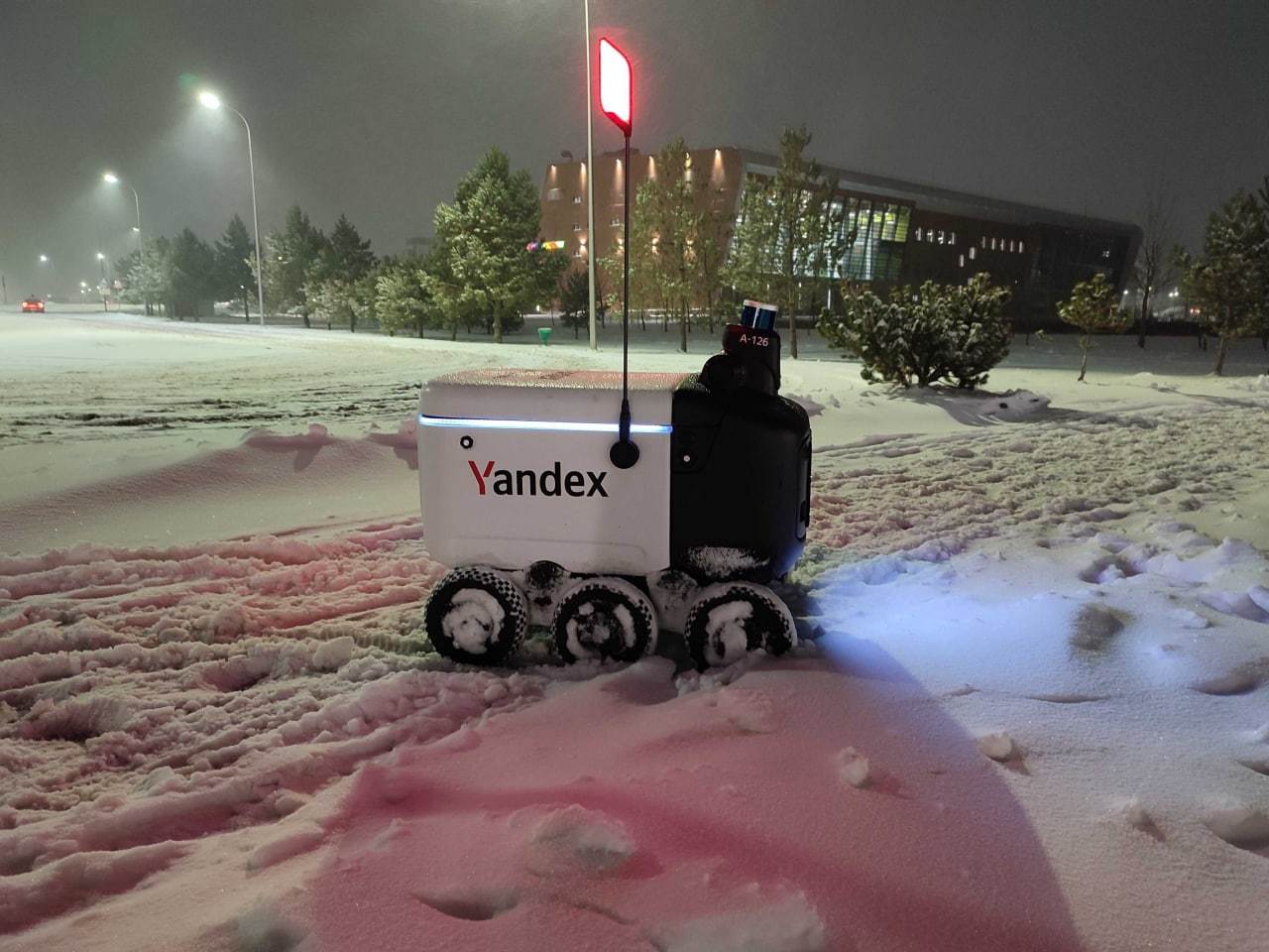 Continuation of the post Meet the third-generation rover: the history of the creation of the Yandex courier robot - Yandex., Robot, Yandex Rover, Rovers, Delivery, Yandex Delivery, Technologies, Russia, Robotics, Video, GIF, Reply to post, Longpost