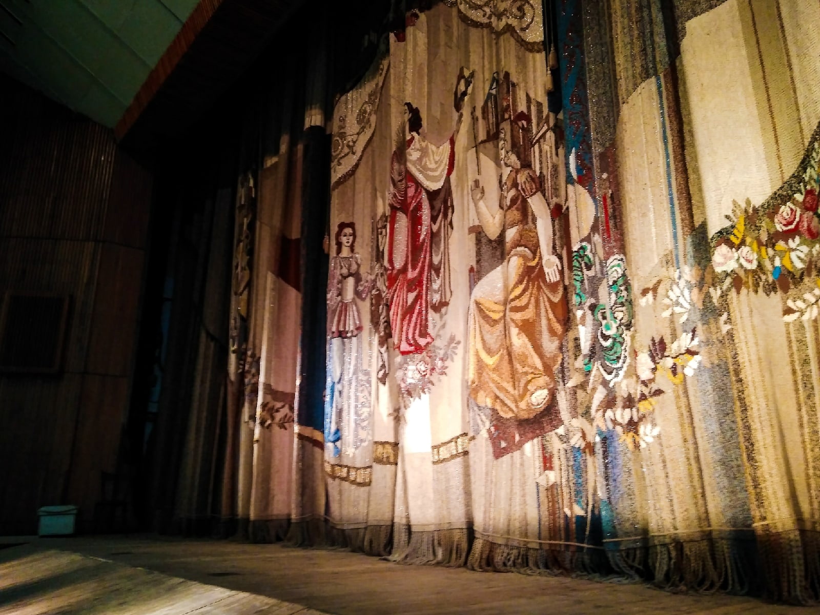 Tapestry-curtain in DK Khimmash. Ekaterinburg - My, Tapestry, Curtain, House of culture, Khimmash, Yekaterinburg, Art, Made in USSR, History of the USSR, Weaving, Art history, Monumental, Longpost