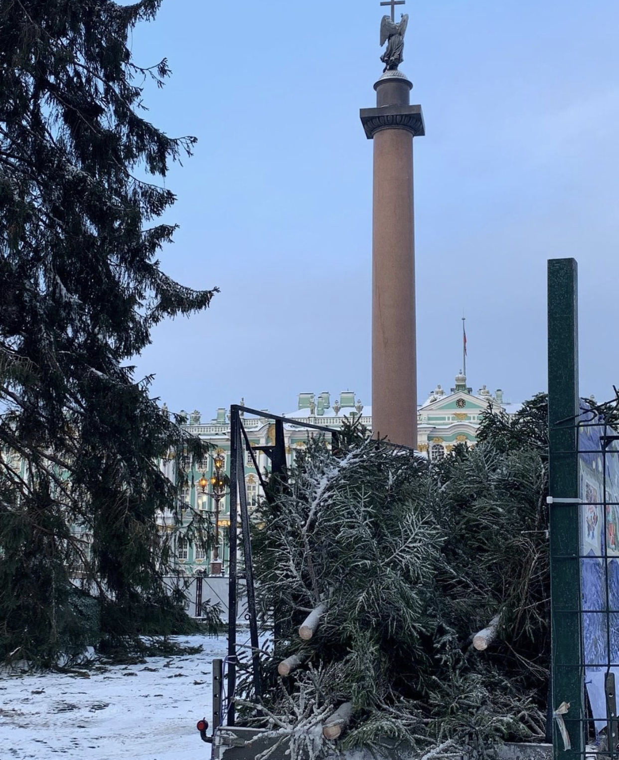 Петербуржцев возмутил вид главной новогодней ели за 13 млн рублей - Моё, Ёлки, Санкт-Петербург, Деньги, Длиннопост