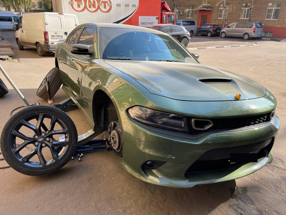 17. Dodge Charger - winter, peasant triumphant on wood renews tires) - My, Dodge, Dodge charger, The americans, Rubber, Discs, Tuning, Thorns, Winter, Longpost