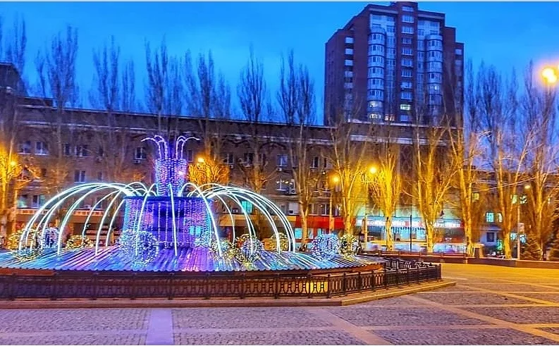 Donetsk is preparing for the New Year - Illuminations, Square, Walk, City walk, Longpost, Garland, Christmas tree, beauty, New Year, Town, The photo, Donbass, Donetsk