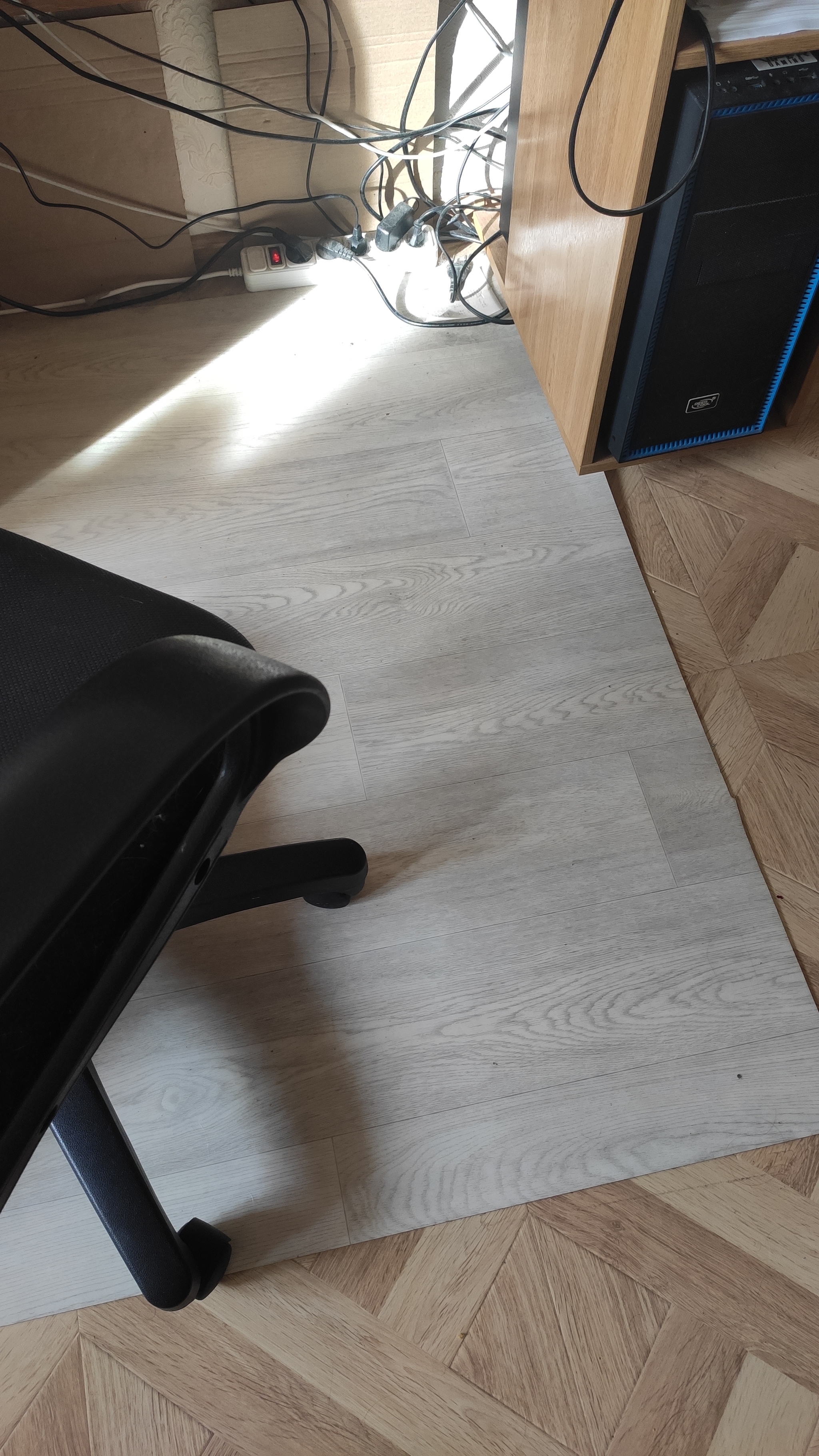 Answer to the post Years There is a simple solution! - My, Floor, Armchair, Rubbed, Work, Laminate, Life hack