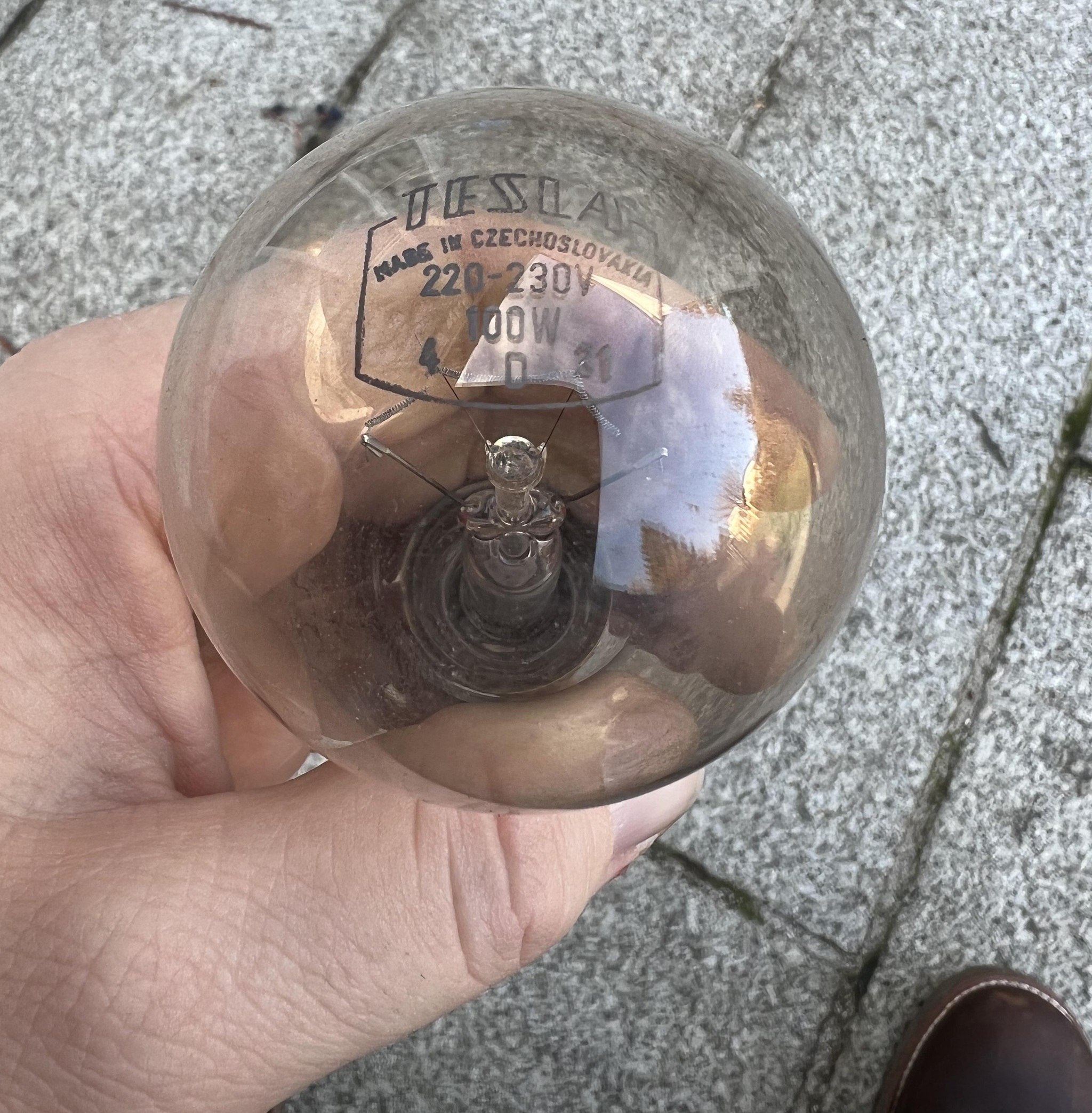 I just replaced a light bulb that was so old it was in Czechoslovakia. It has been used every day since 1990. - Лампа, Life, Reddit