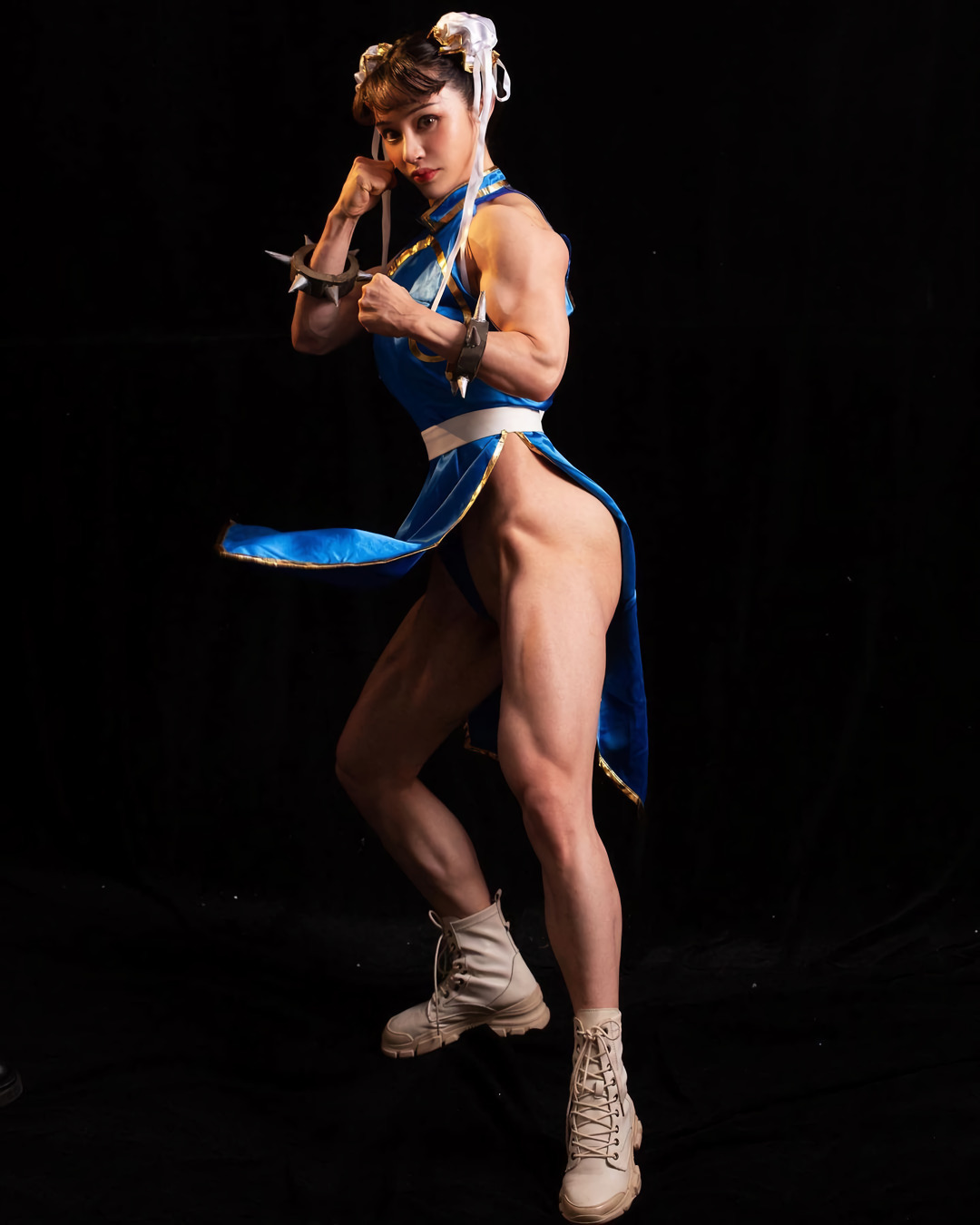 Yuan Herong cosplays Chun-Li from Street Fighter and Blue Mary from Fatal Fury / The King of Fighters - Yuan Herong, Strong girl, Cosplay, Asian, Girls, The photo, Sports girls, Chun-Li, Street fighter, Blue Mary, Fatal Fury, The king of fighters, Video, Longpost