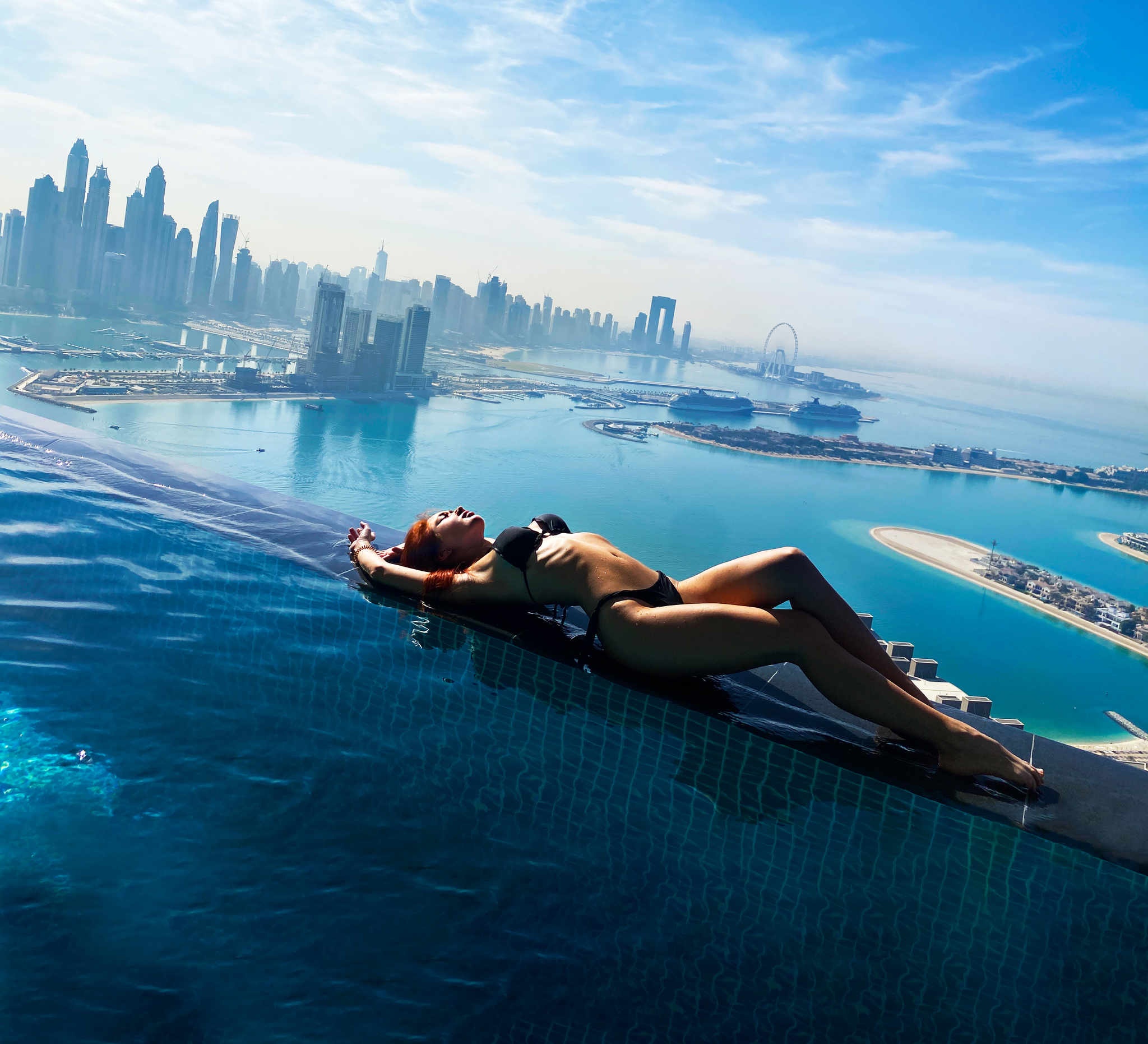 Aura skypool lounge dubai