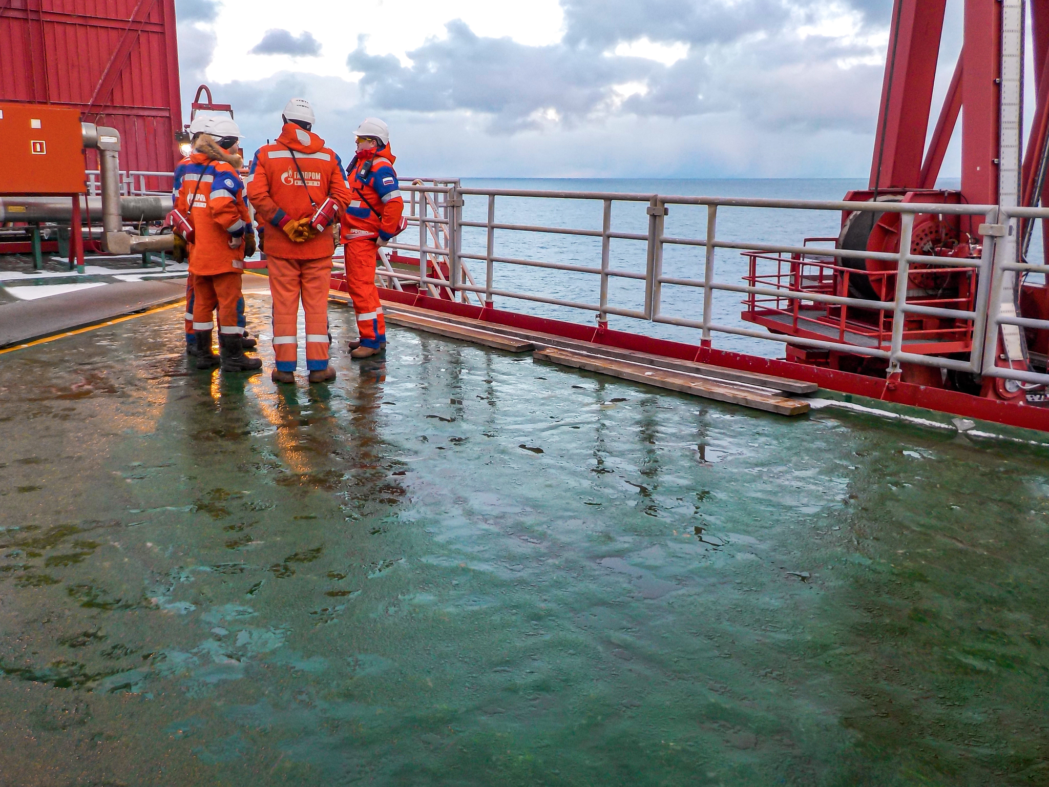 Among the Arctic ice: one day of the captain of the offshore platform on the shelf in the Arctic - 