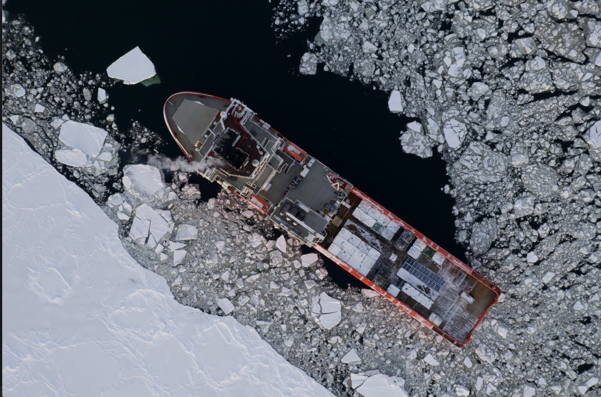 Among the Arctic ice: one day of the captain of the offshore platform on the shelf in the Arctic - 