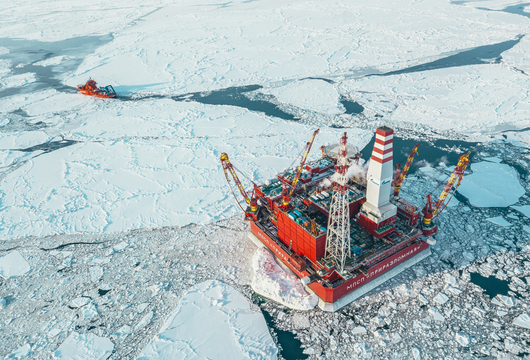 Among the Arctic ice: one day of the captain of the offshore platform on the shelf in the Arctic - 