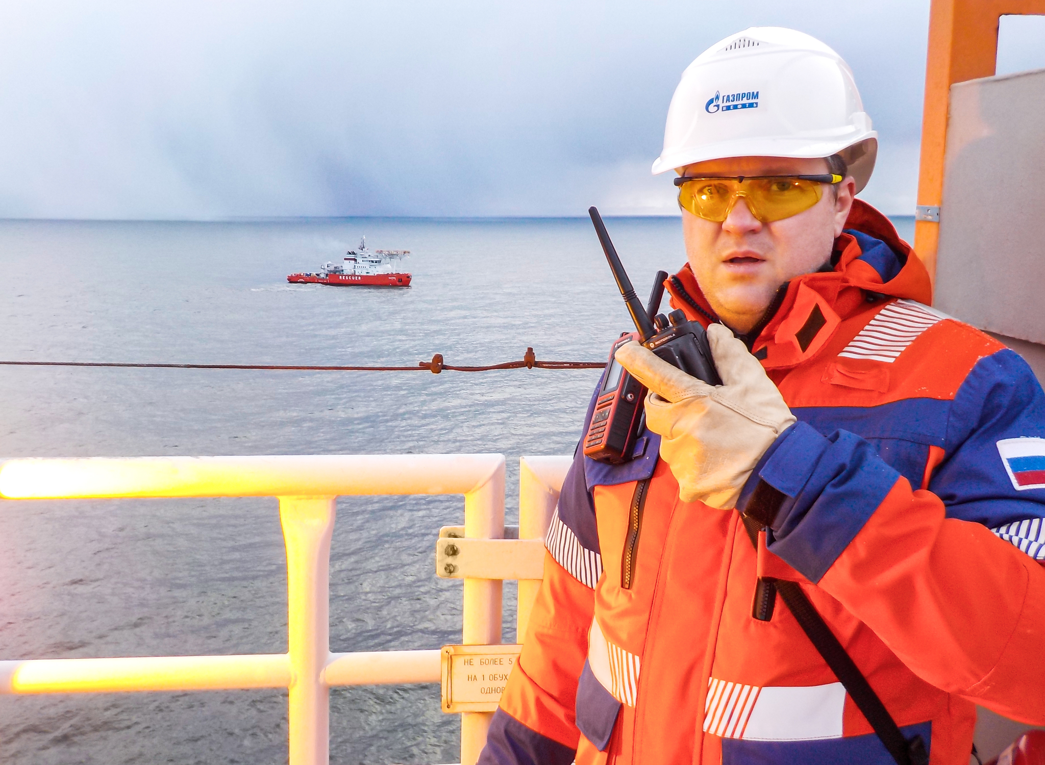 Among the Arctic ice: one day of the captain of the offshore platform on the shelf in the Arctic - 