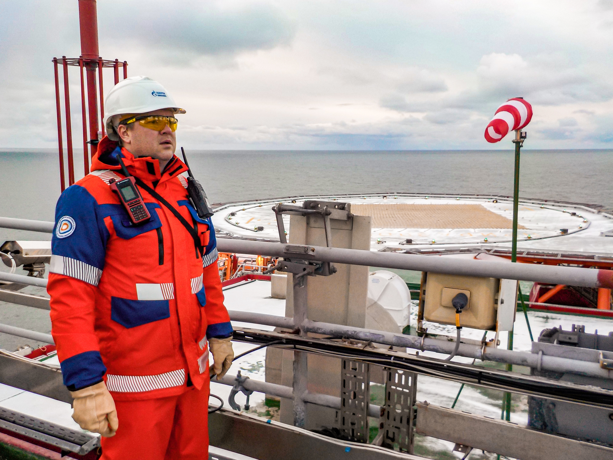 Among the Arctic ice: one day of the captain of the offshore platform on the shelf in the Arctic - 