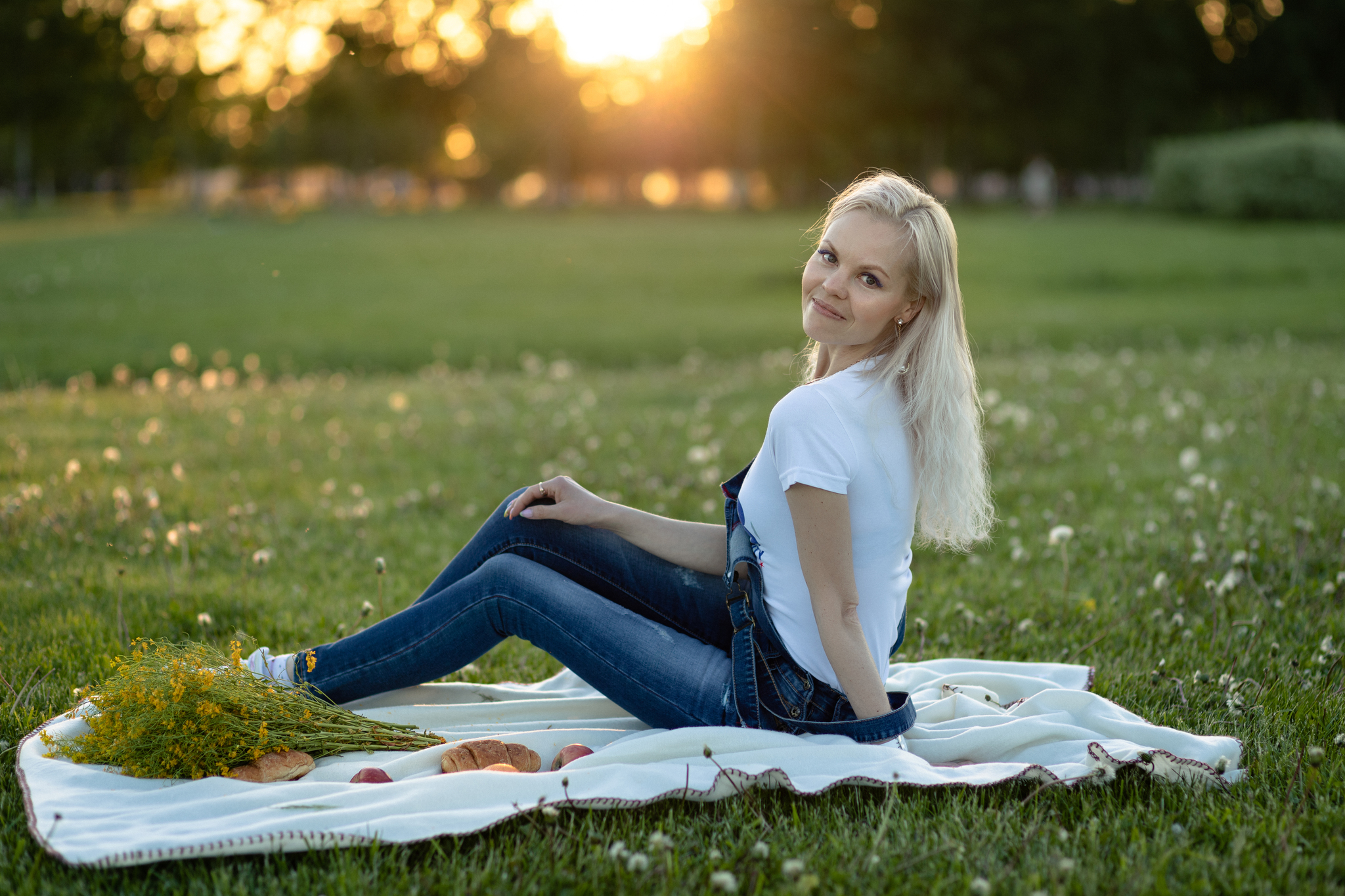 Would you like to try an apple? Shooting at sunset - My, Photographer, The photo, PHOTOSESSION, Sunset