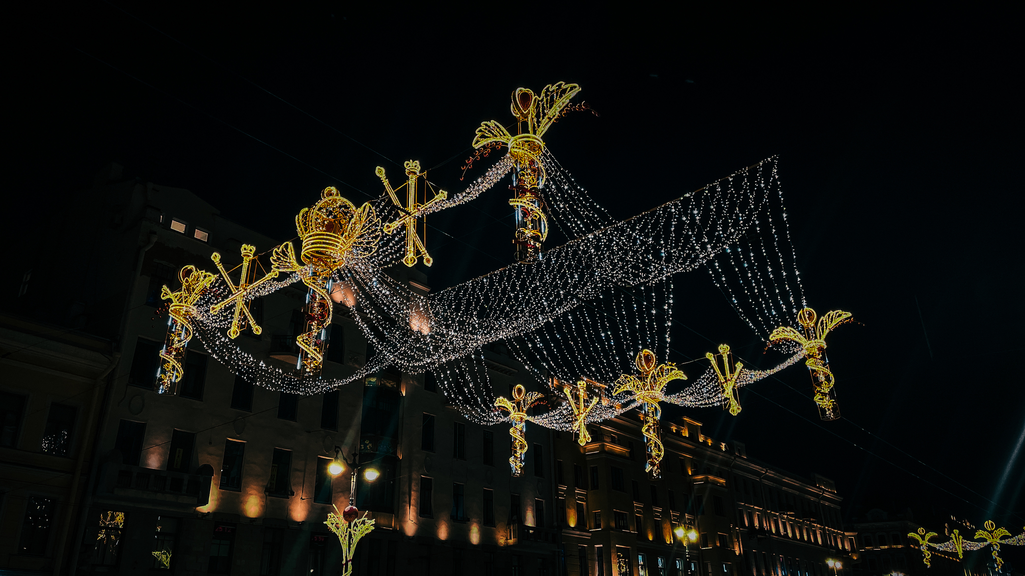 New Year's Eve snowy Petersburg - My, The photo, Mobile photography, Saint Petersburg, Beginning photographer, Street photography, Christmas tree, New Year, Walk, Photographer, The street, Longpost, Savior on Spilled Blood, Saint Isaac's Cathedral