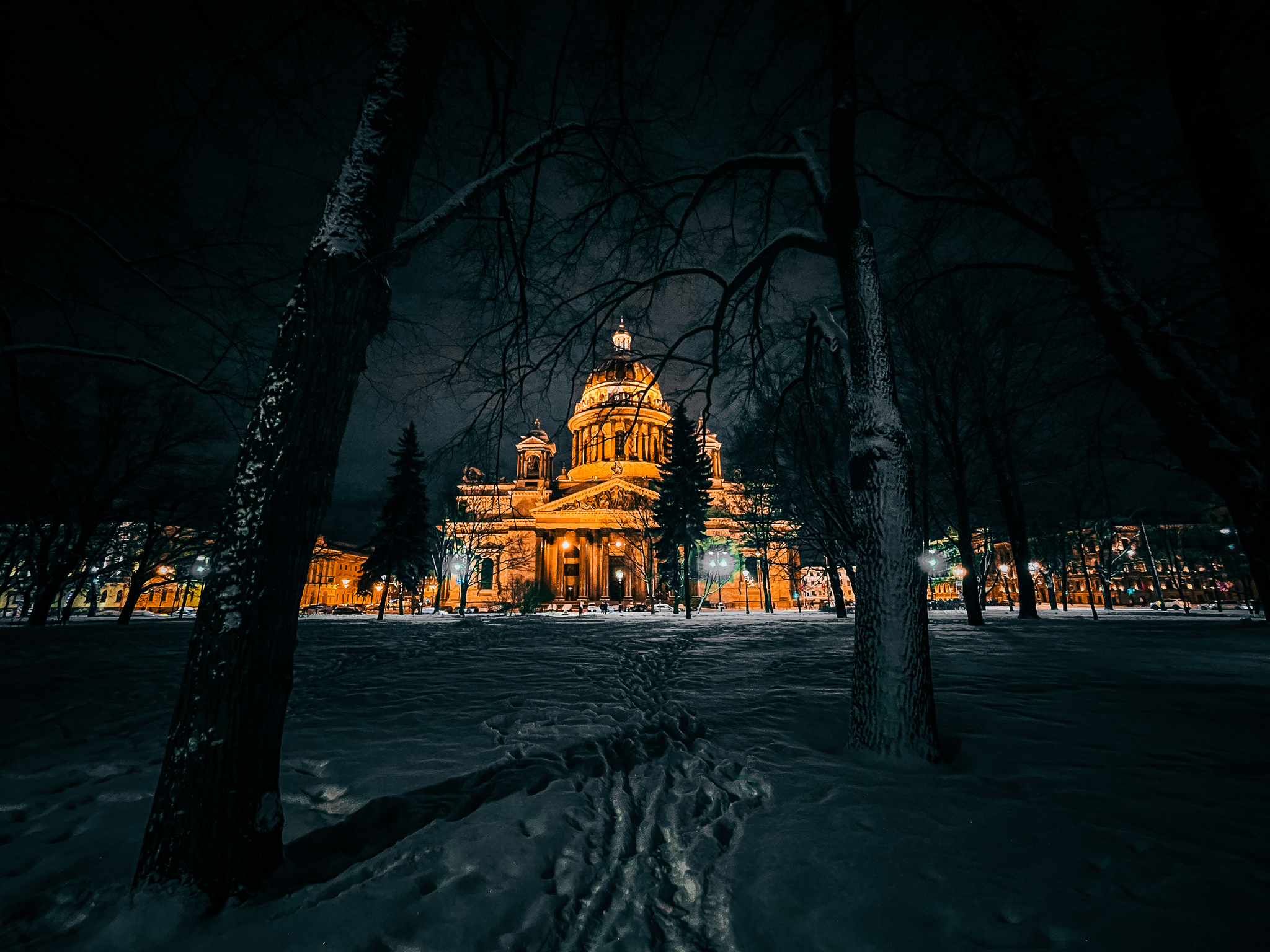 New Year's Eve snowy Petersburg - My, The photo, Mobile photography, Saint Petersburg, Beginning photographer, Street photography, Christmas tree, New Year, Walk, Photographer, The street, Longpost, Savior on Spilled Blood, Saint Isaac's Cathedral