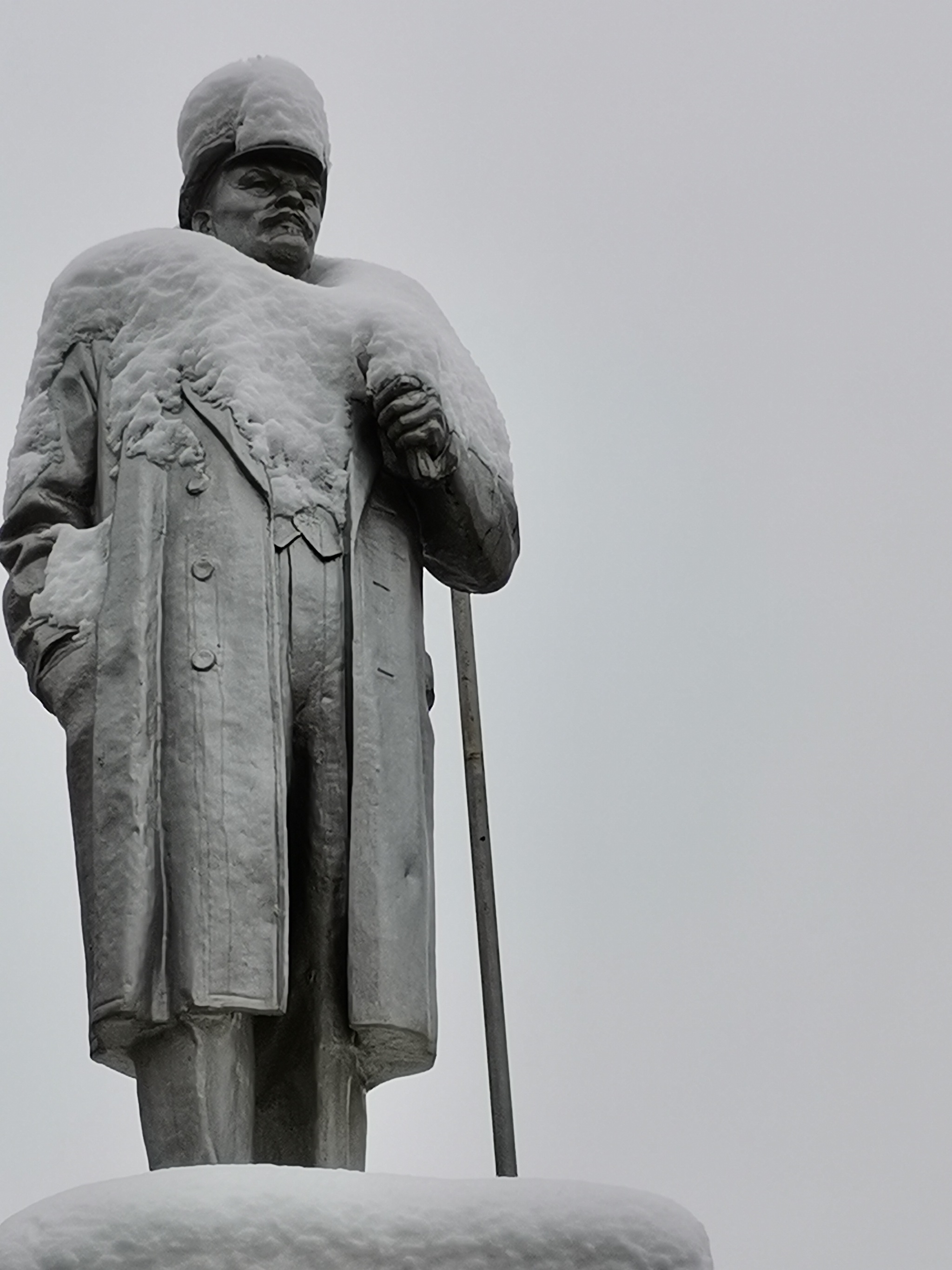 Lenin was from the boyars - My, Lenin, Snowfall, Lenin monument