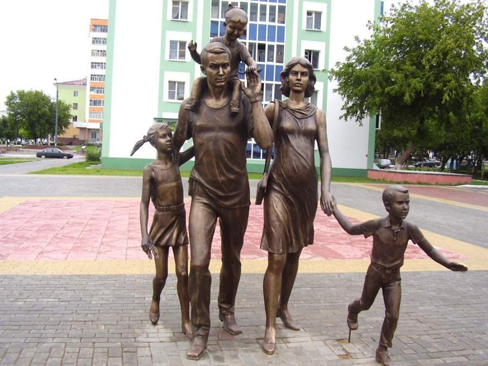 Bronze family of clones - My, Sculpture, Family, Town, Saransk, Ust-Ilimsk, Copy
