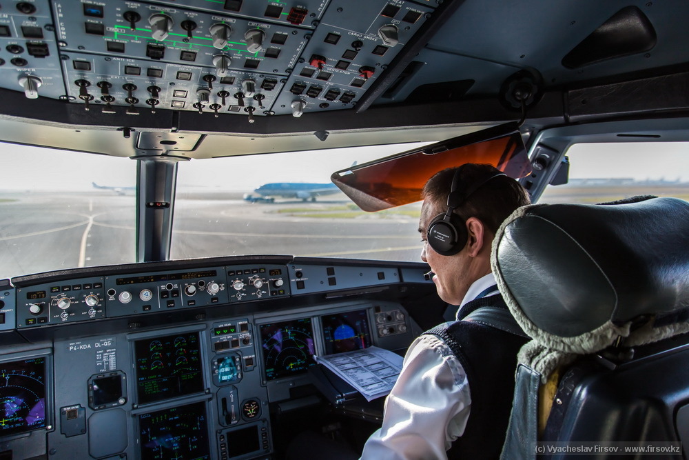 Cab views A321 - My, Aviation, Flight, Airplane, Air Astana, Airbus A321, Longpost