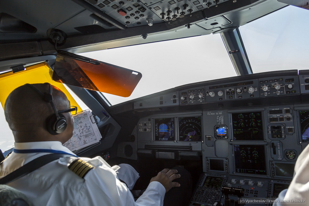 Cab views A321 - My, Aviation, Flight, Airplane, Air Astana, Airbus A321, Longpost