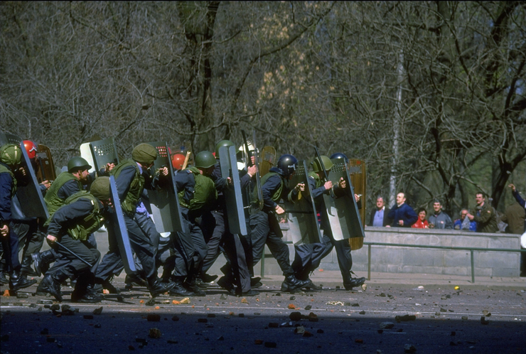 1 мая 1993. Забытая война - Политика, Столкновение, Митинг, Россия, СССР, Фотография, Негатив, Кровь, Длиннопост