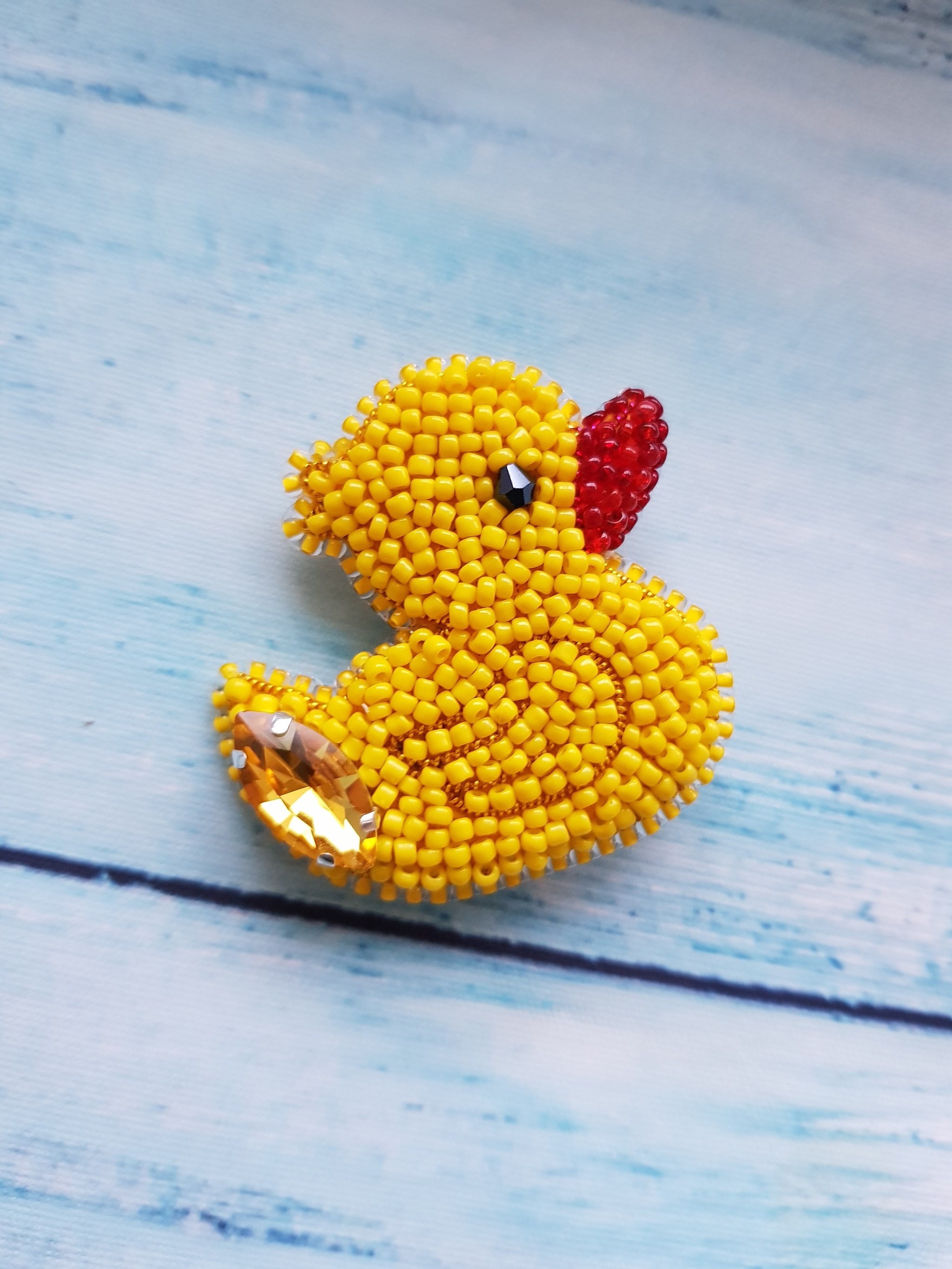 Как сделать уточку из бисера. Как сделать уточку из бисера. Резиновая уча из бисера. Цыпленок из бисера для начинающих. Как сделать уточку из бисера.