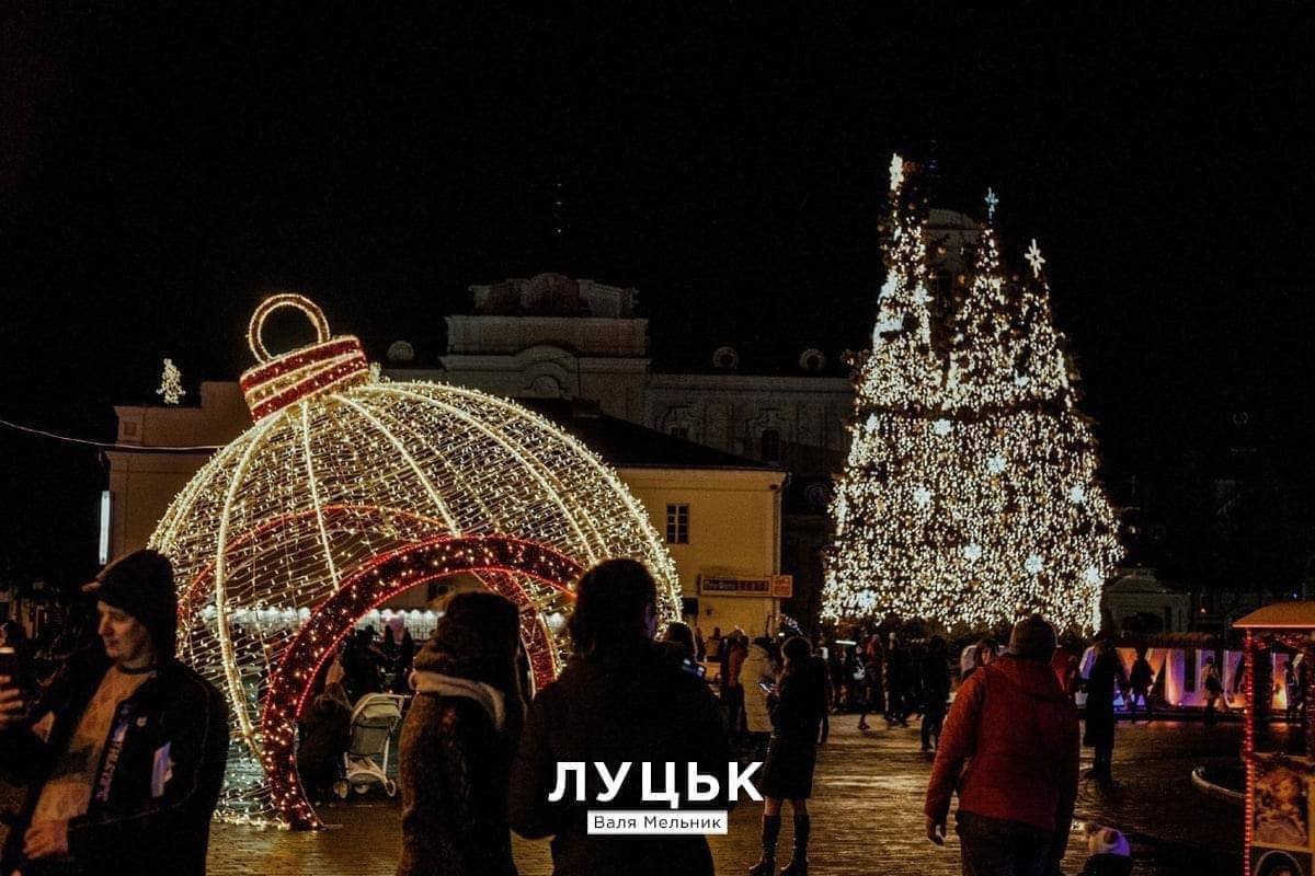 On the eve of the New Year, the top 10 most beautiful Christmas trees in Ukraine have been published: - Kharkov, Kiev, Lviv, Odessa, Dnieper, Lutsk, Zaporizhzhia, Vinnytsia, Uzhgorod, Kherson, Christmas trees, The photo, Longpost