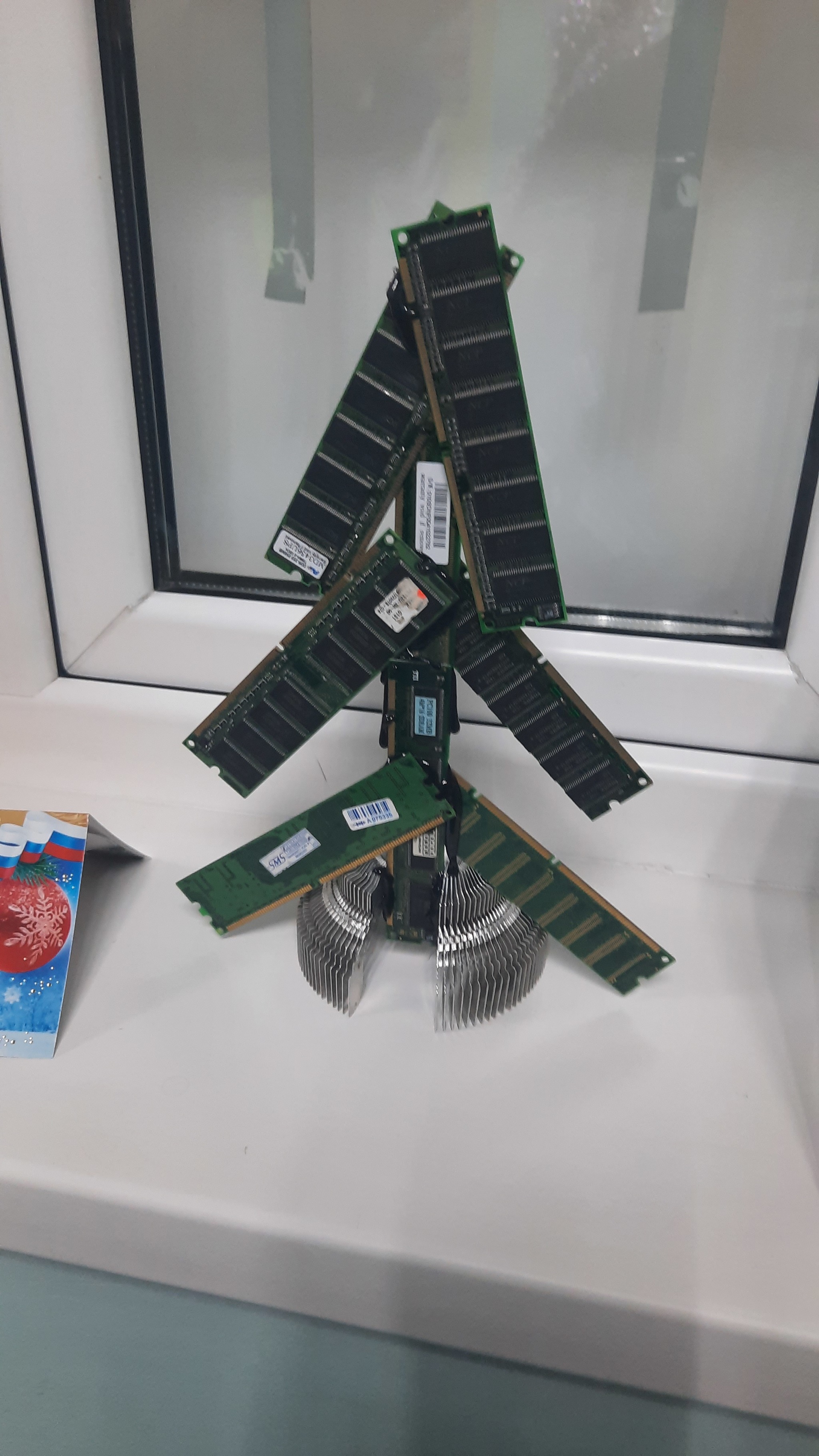 My Christmas tree, near the entrance to the office - My, IT humor, New Year, RAM