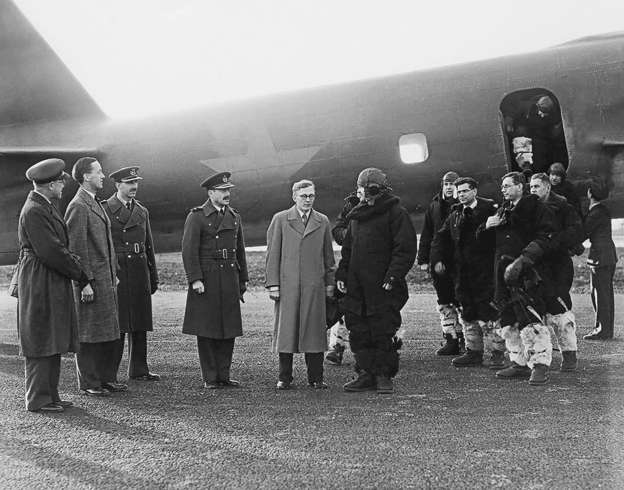 Soviet heavy bomber Pe-8 of the delegation of V.M. Molotov at the Tiling airfield, Scotland, 20.05.1942 - The Second World War, The Great Patriotic War, Airplane, Pe-8, Bomber, Vyacheslav Molotov, Scotland, Historical photo, Military history, Longpost