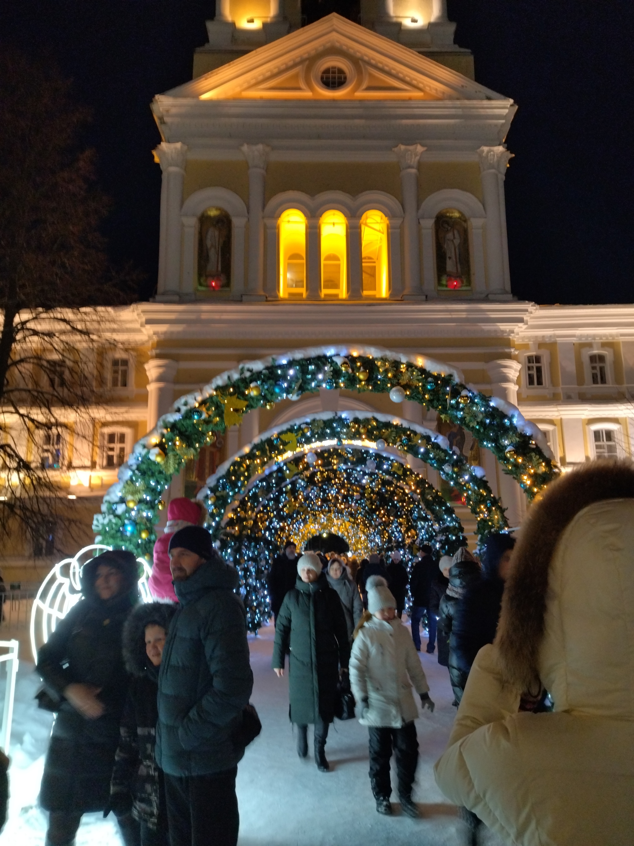 Seraphim-Diveyevo Monastery on holidays - My, Monastery, Mobile photography, Family, Relaxation, Longpost