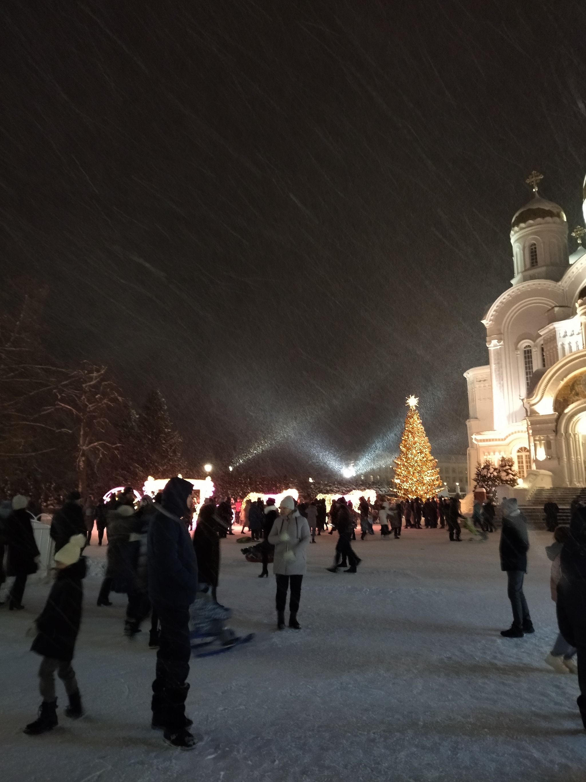 Seraphim-Diveyevo Monastery on holidays - My, Monastery, Mobile photography, Family, Relaxation, Longpost