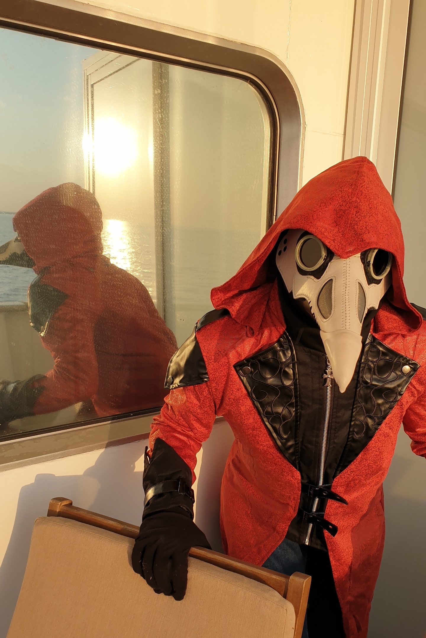 Plague Dr. Apacius rests on a motor ship - My, Mask, The photo, Cosplay, Professional shooting, Costume, Models, PHOTOSESSION, Plague, Plague Doctor, Cosplayers, Mobile photography, Motor ship, Russia, Travels, Travel across Russia, Lake, Rybinsk Reservoir, Ship, Longpost