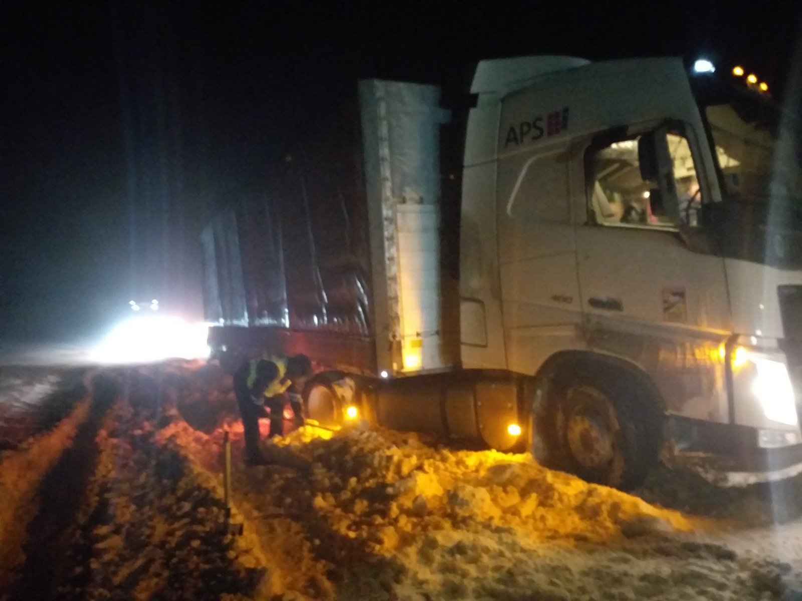 Truckers in white socks - My, Truckers, Travels, Road, Truck, Everyday life, Road accident, Работа мечты, Work, Reality, Video, Longpost