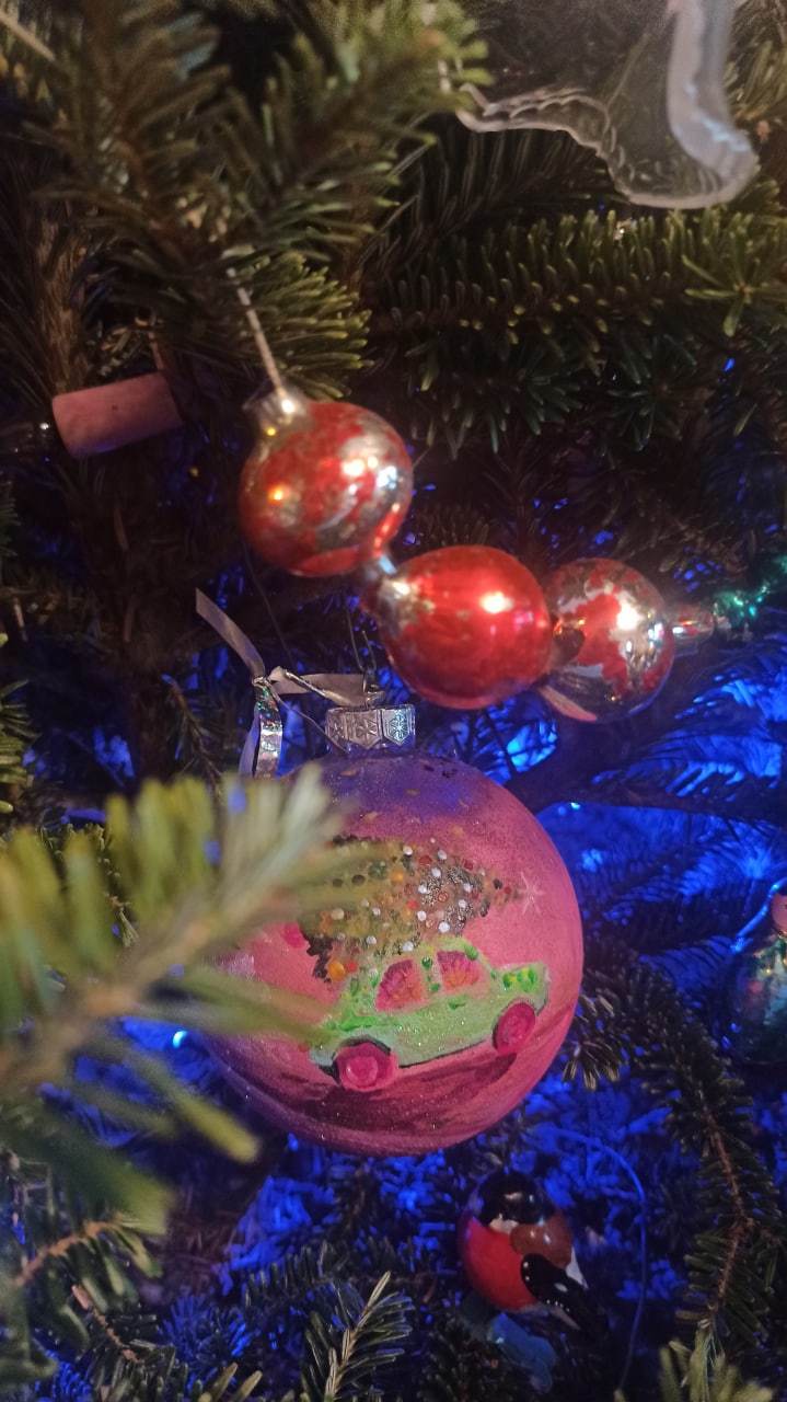 A journey along the Christmas tree - My, Life stories, A life, New Year, Childhood, Christmas, Christmas tree, Ball, Christmas decorations, The Forest Raised a Christmas Tree, Family, Creation, Village, House in the village, Painting, My defense, Longpost