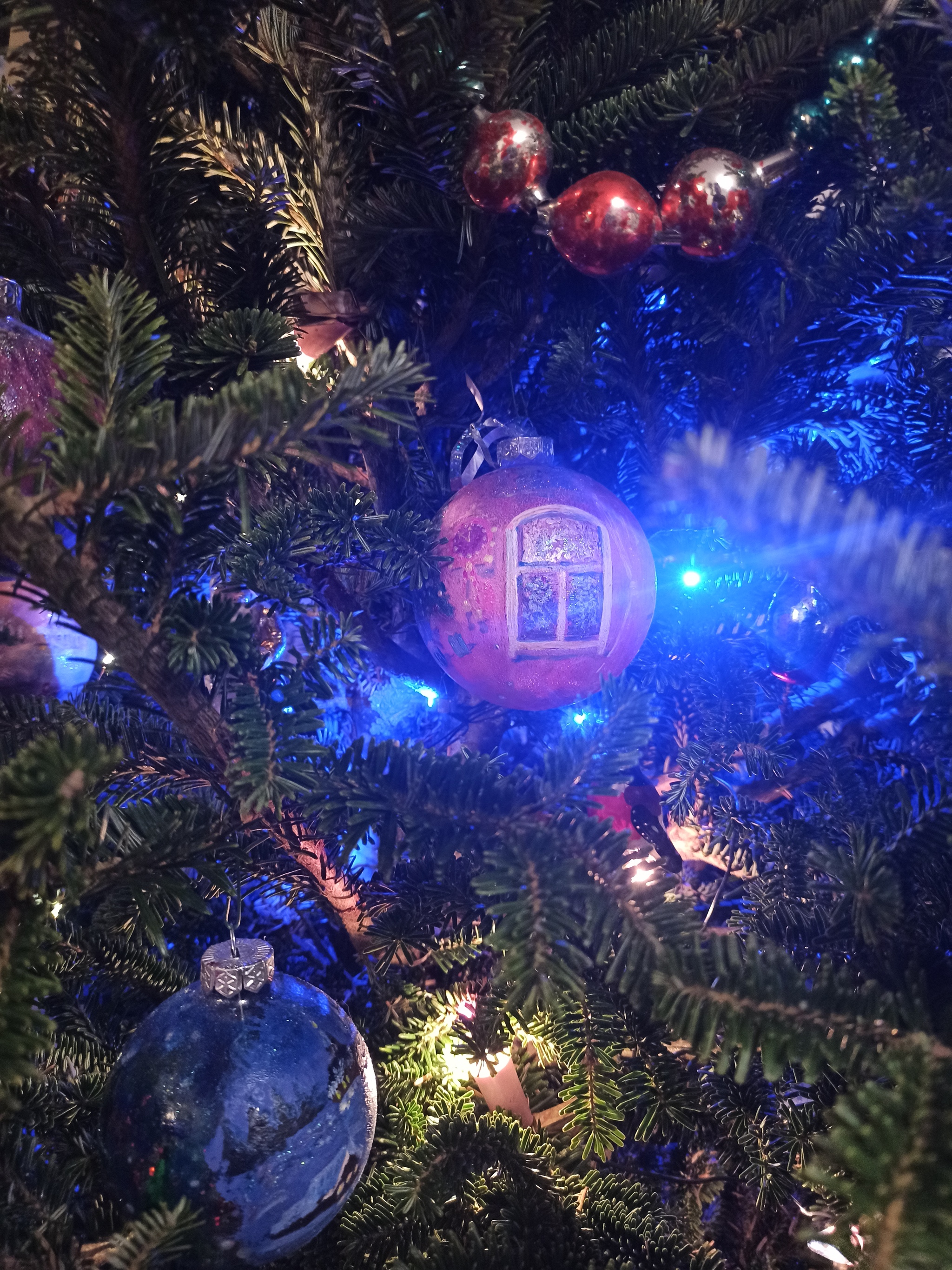 A journey along the Christmas tree - My, Life stories, A life, New Year, Childhood, Christmas, Christmas tree, Ball, Christmas decorations, The Forest Raised a Christmas Tree, Family, Creation, Village, House in the village, Painting, My defense, Longpost