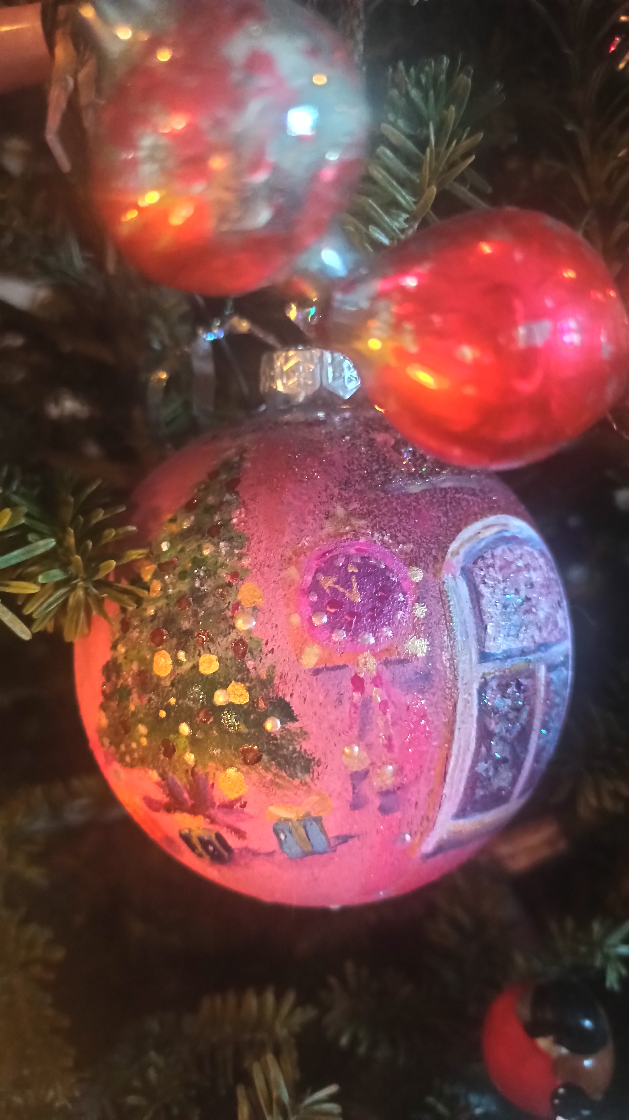 A journey along the Christmas tree - My, Life stories, A life, New Year, Childhood, Christmas, Christmas tree, Ball, Christmas decorations, The Forest Raised a Christmas Tree, Family, Creation, Village, House in the village, Painting, My defense, Longpost