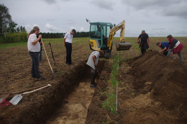 Amateur archaeologist finds 2,000-year-old Celtic hoard in Germany - Archeology, Treasure, Ancient coins, Interesting, Archaeological finds, Archaeological excavations, Story, Celts, Brandenburg, Germany, Stater, Gold coins, The national geographic, Longpost