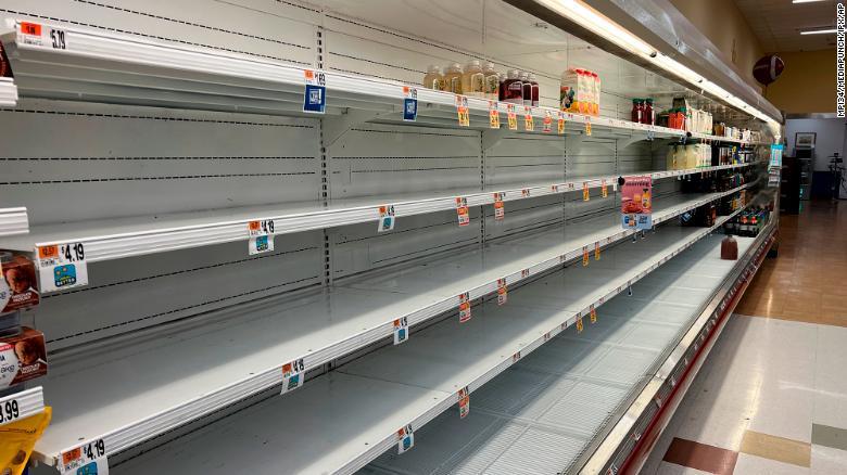 In the U.S., grocery stores are struggling to fill their empty shelves. - Living abroad, USA, West, The americans