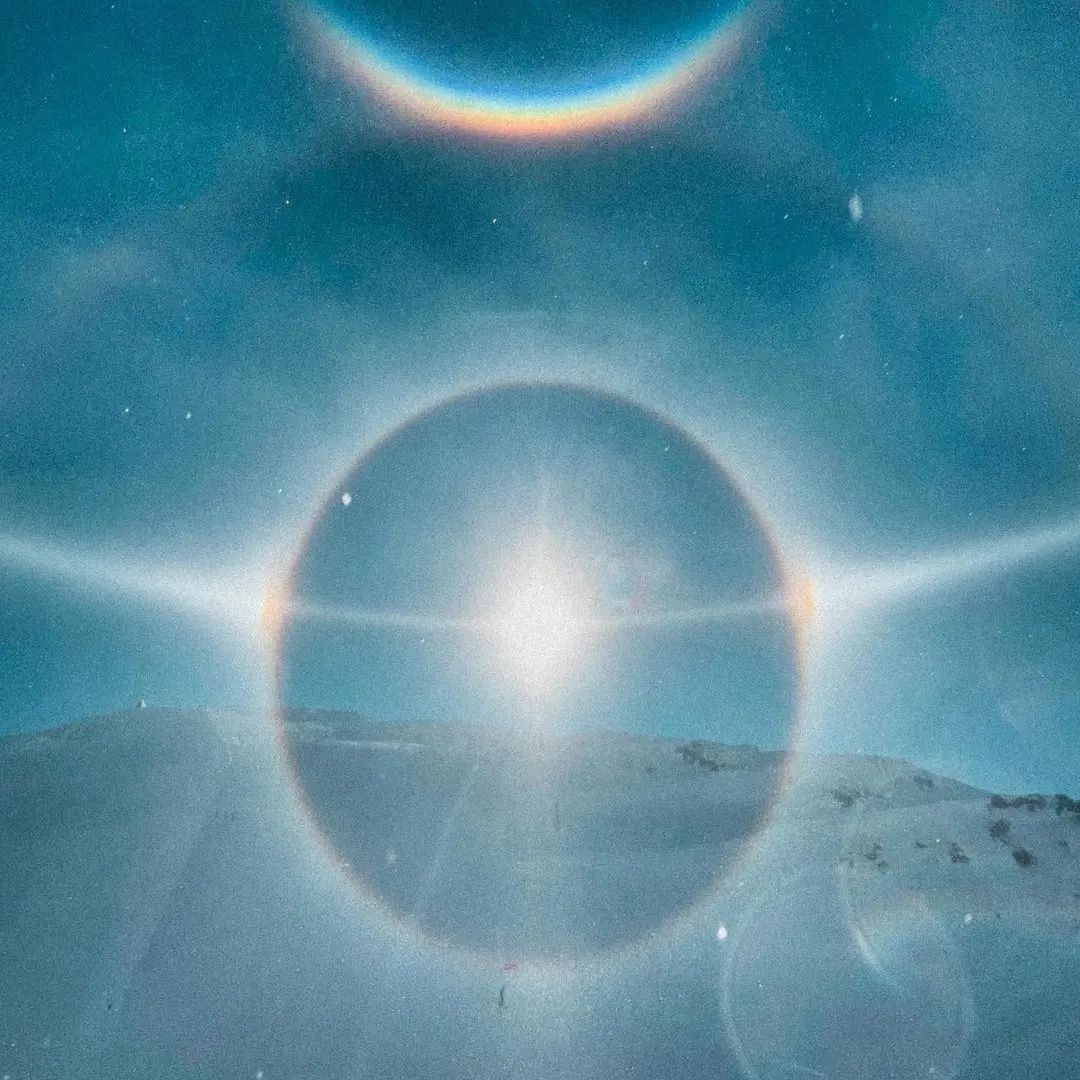 Solar halo in St. Anton am Arlberg (Austria, January 8, 2022) - Austria, Halo, Atmospheric phenomenon, beauty, The mountains, Skiing, Skis, The photo, Beautiful, Longpost