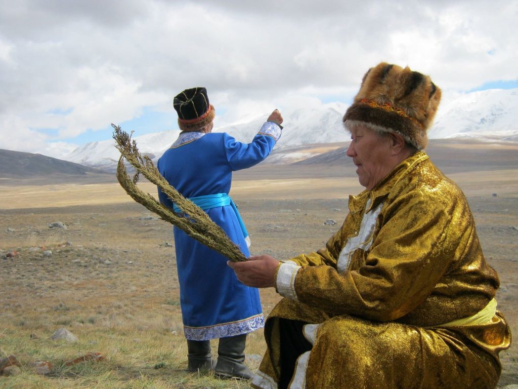 Белый заяц Апокалипсиса, живые автомобили и загробная жизнь как казарма: во  что верят на Алтае | Пикабу