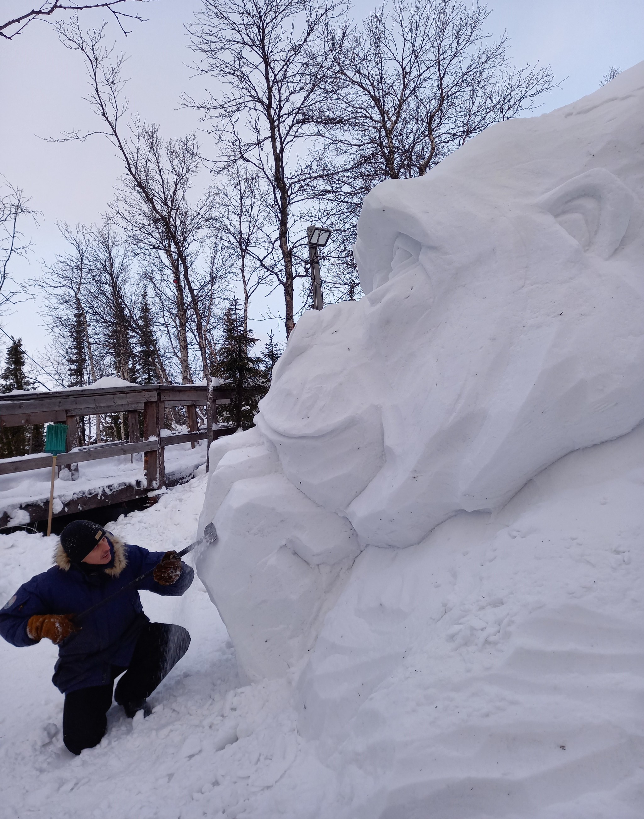 A white gorilla. Snow sculpture - My, Art, Snow figures, snowman, Walk in the woods, The photo, Sculpture, 2022, Gorilla, Interesting, Video, Longpost