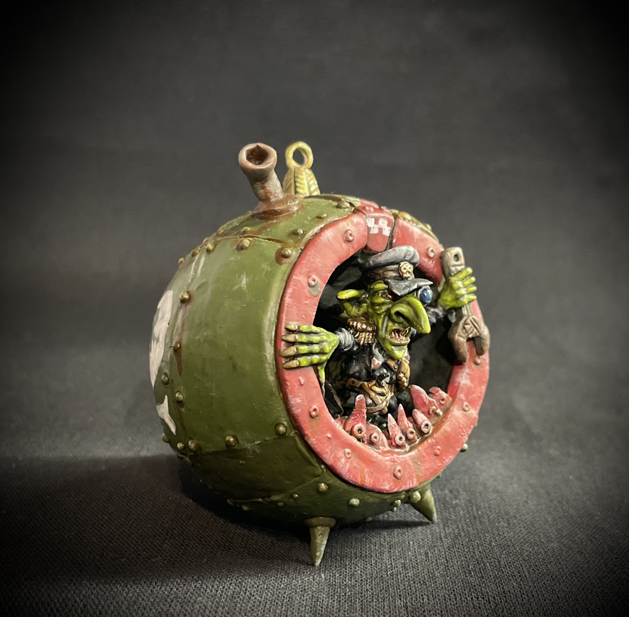 Navagoda disant gretchin ball - My, Christmas decorations, Ball, Warhammer 40k, Goblins, Gretchin, Needlework without process, Painting miniatures, Longpost