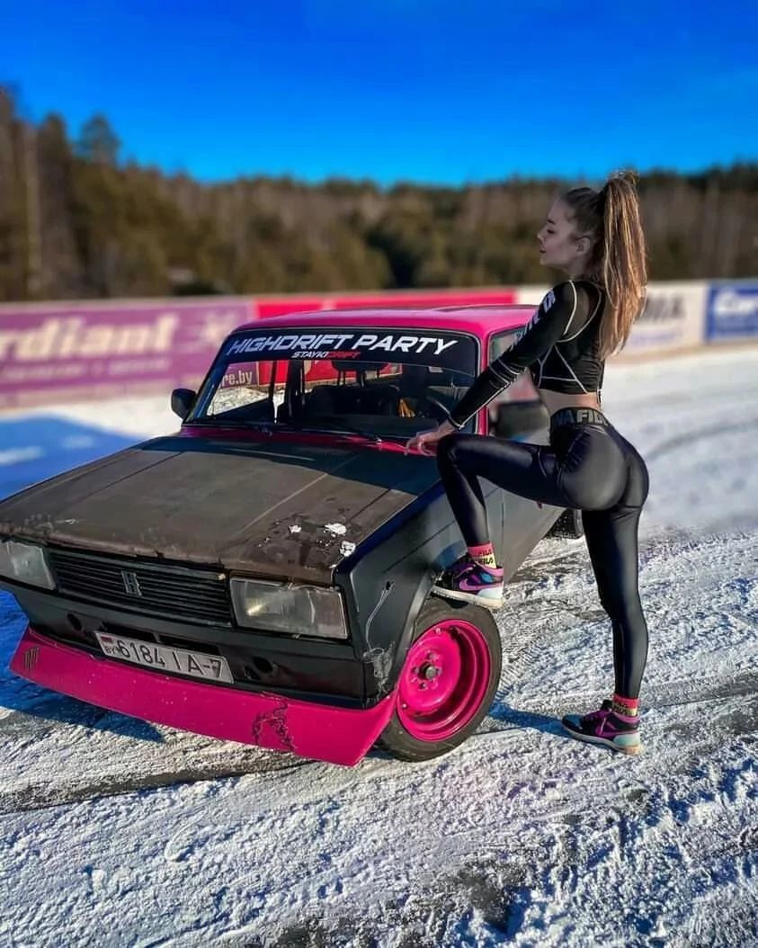 Youth on Zhiguli - The photo, Girls, Auto, Zhiguli, Winter, Booty