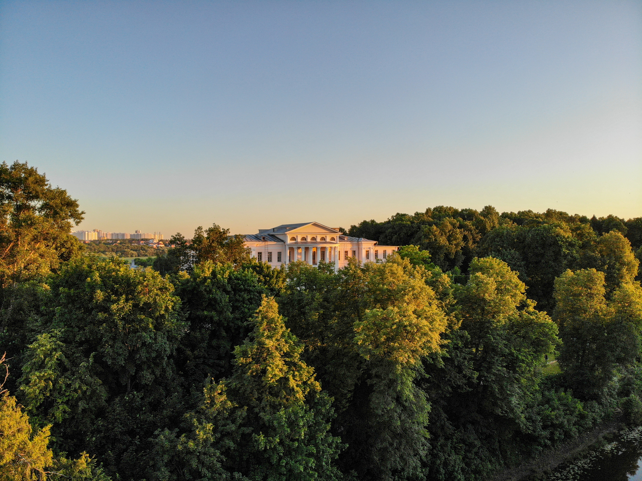 Dubrovitsa Manor. Suburbs - My, Temple, Church, Monument, История России, Architecture, Quadcopter, sights, Dji, Aerial photography, Drone, Dubrovitsy, Подмосковье, Travel across Russia, Sunset, Podolsk, Video, Longpost