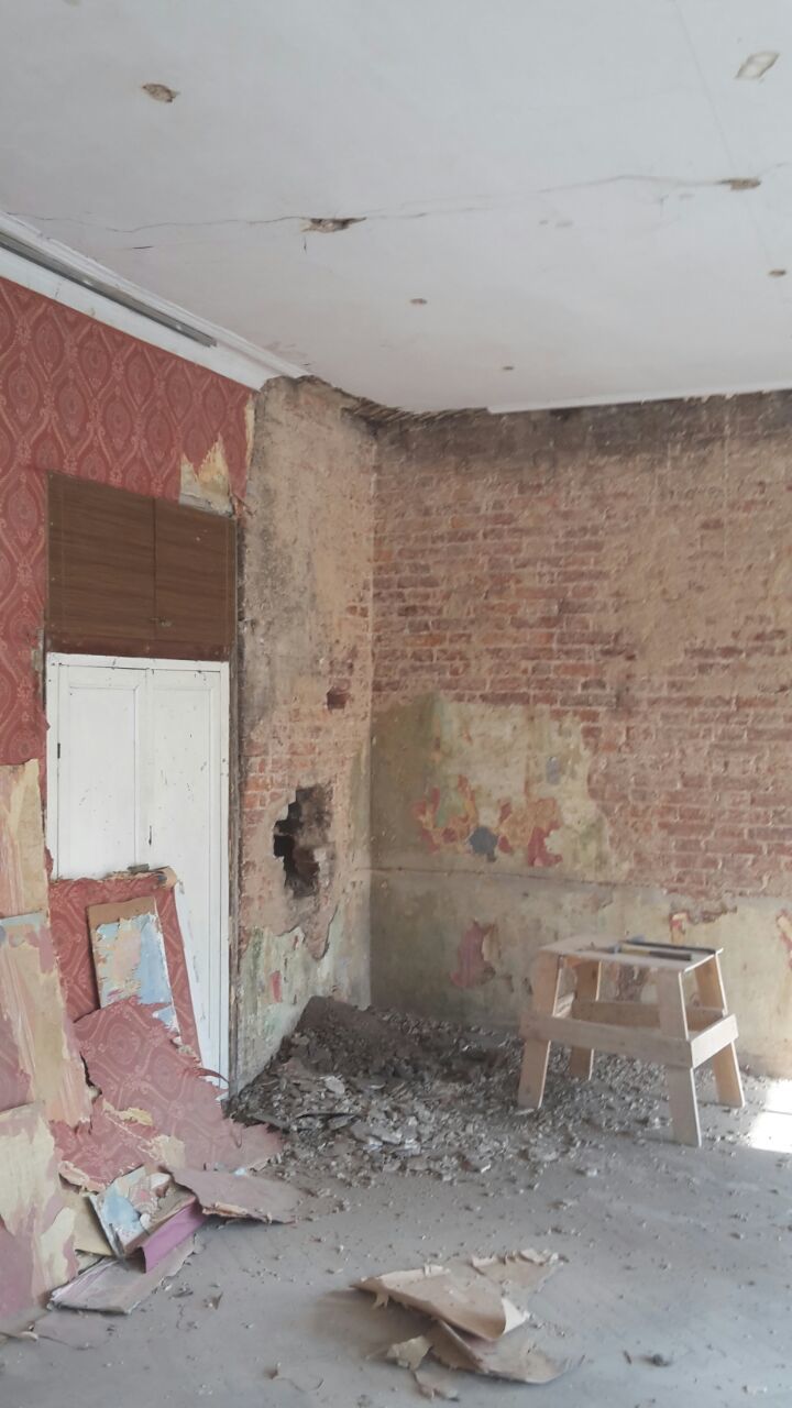 What is hidden under the wallpaper in St. Petersburg communal apartments. Walls, doors, some floors (part 6) - My, Saint Petersburg, Wall, Antiquity, Wallpaper, Longpost