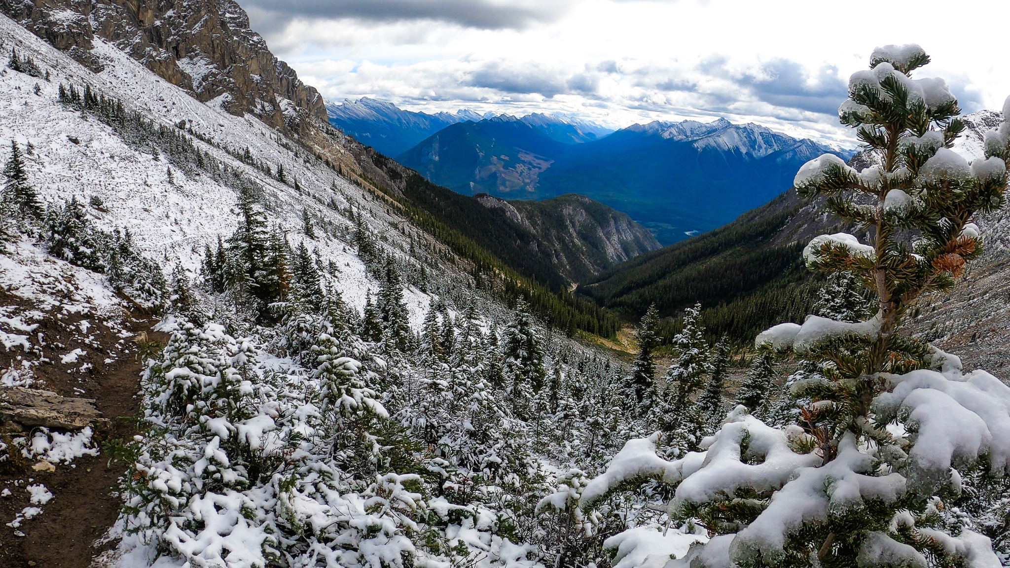 The first snow pass of the season! - My, The mountains, Canada, Mountaineering, Pass, Hike, Nature, Video, Longpost