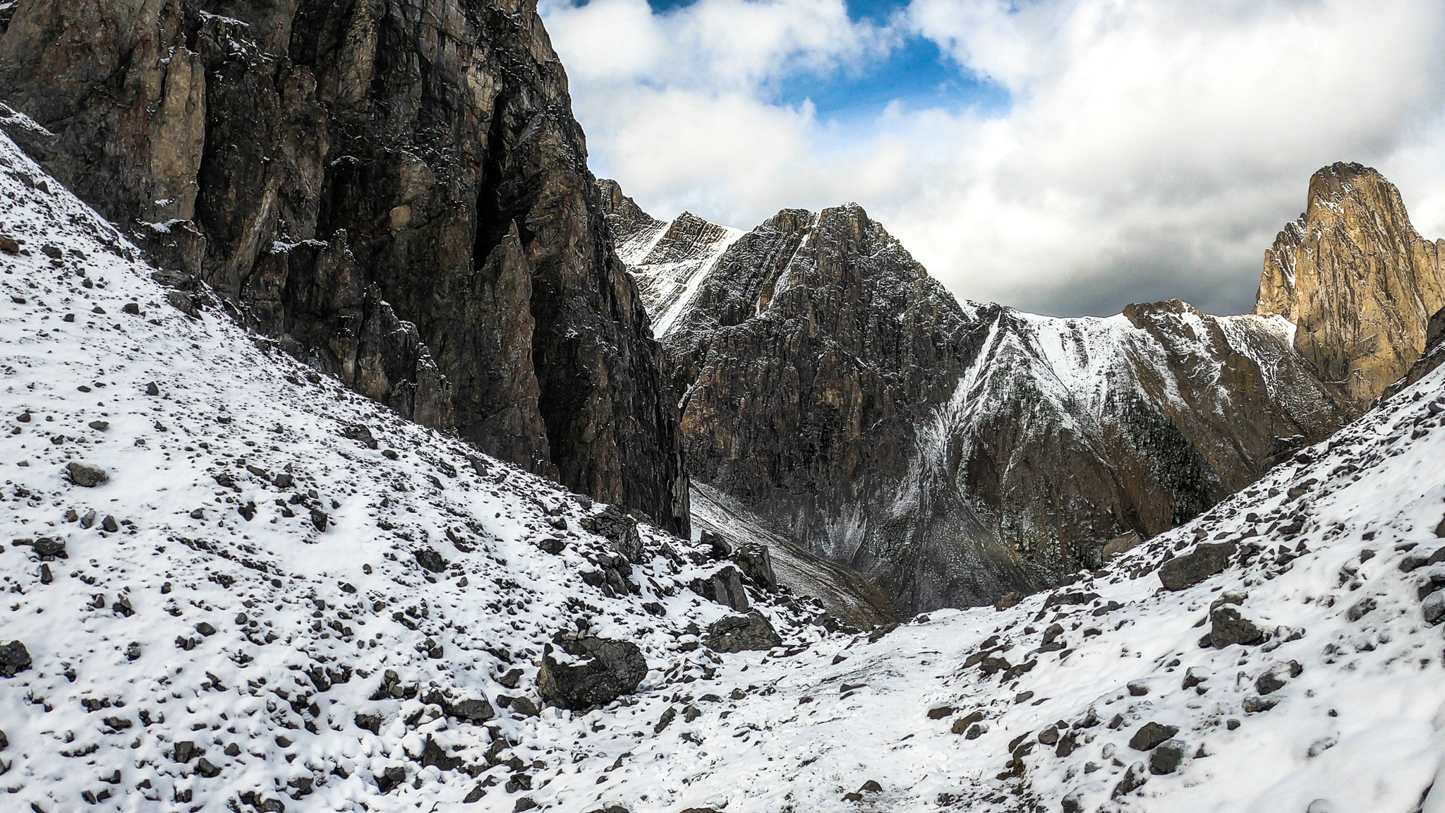 The first snow pass of the season! - My, The mountains, Canada, Mountaineering, Pass, Hike, Nature, Video, Longpost