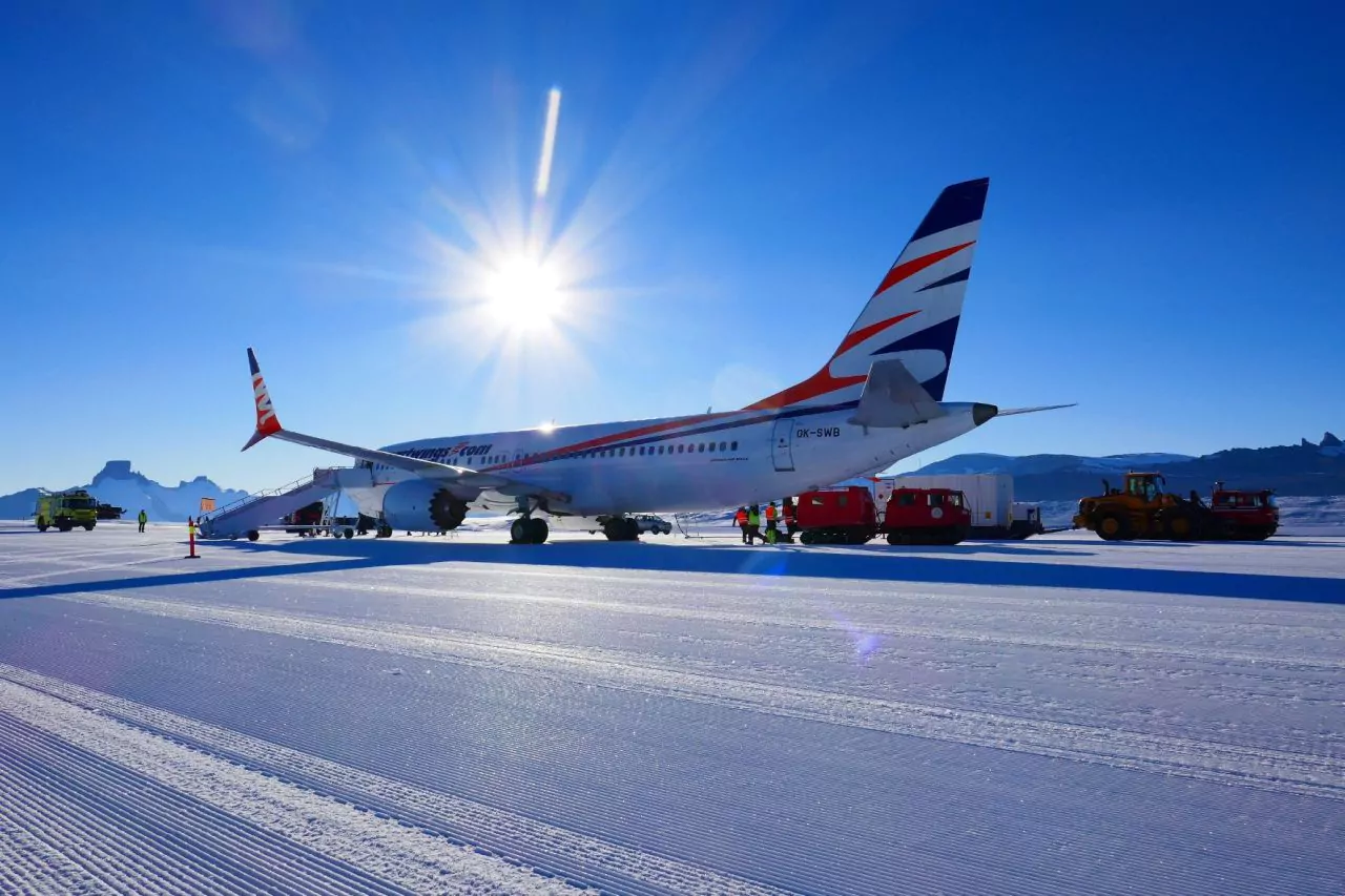 Czech Airlines is the first in the world to land in Antarctica on a Boeing MAX - My, Aviation, Czech, Airplane, Antarctica, Flight, Longpost